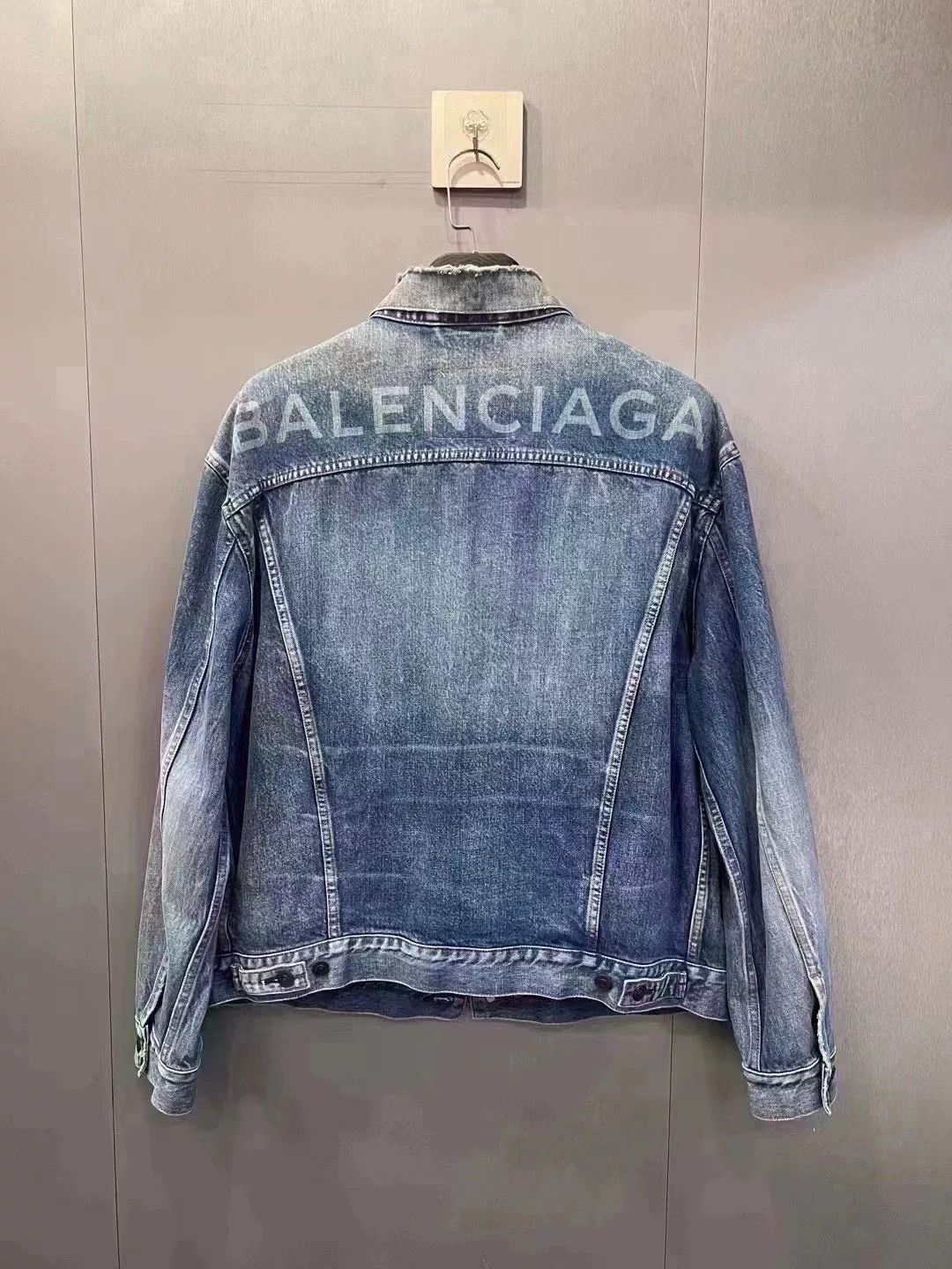 Balenciaga Balenciaga Distressed Back Logo Denim Jacket Size 38 Size US S / EU 44-46 / 1 - 3 Thumbnail