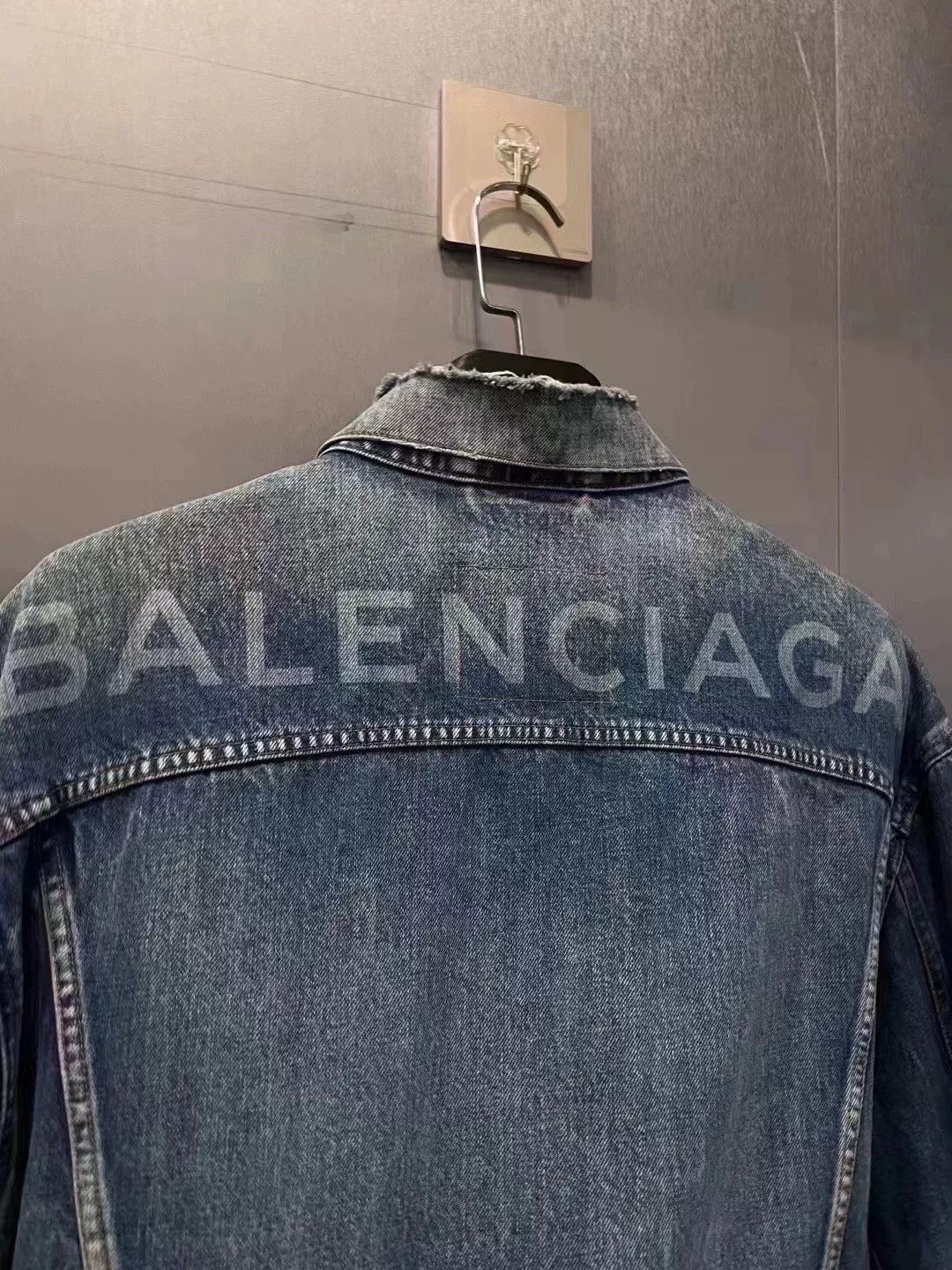 Balenciaga Balenciaga Distressed Back Logo Denim Jacket Size 38 Size US S / EU 44-46 / 1 - 4 Thumbnail