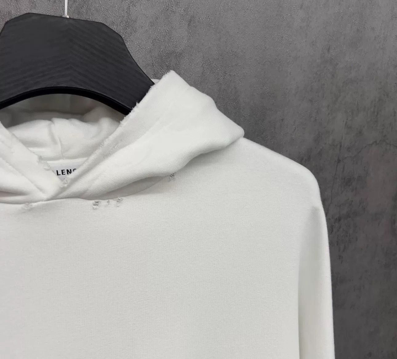 Balenciaga Balenciaga Distressed Logo Hoodie Size 4 Size US XL / EU 56 / 4 - 4 Thumbnail