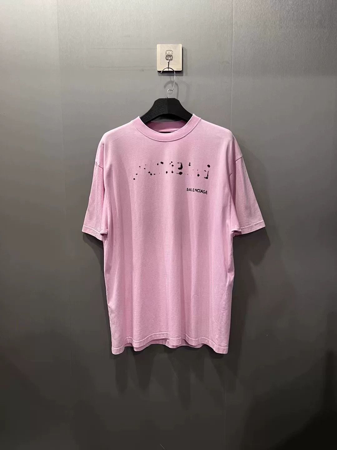 Balenciaga Balenciaga Distressed Logo Graphic T-Shirt L Size US L / EU 52-54 / 3 - 2 Thumbnail