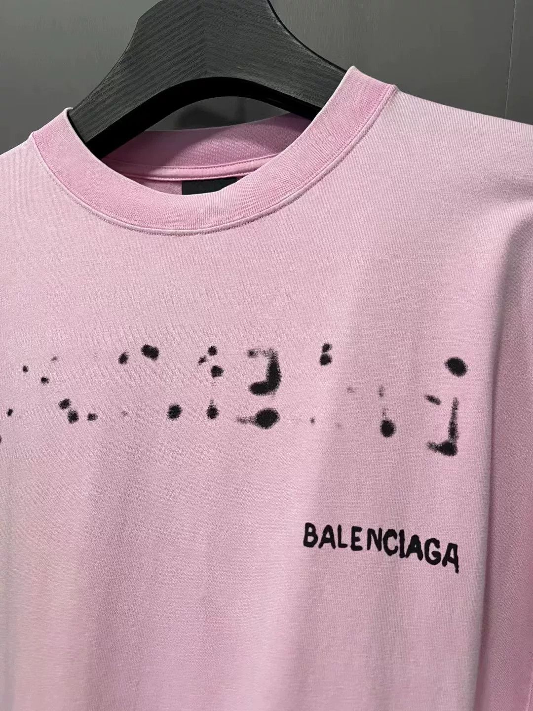 Balenciaga Balenciaga Distressed Logo Graphic T-Shirt L Size US L / EU 52-54 / 3 - 4 Thumbnail
