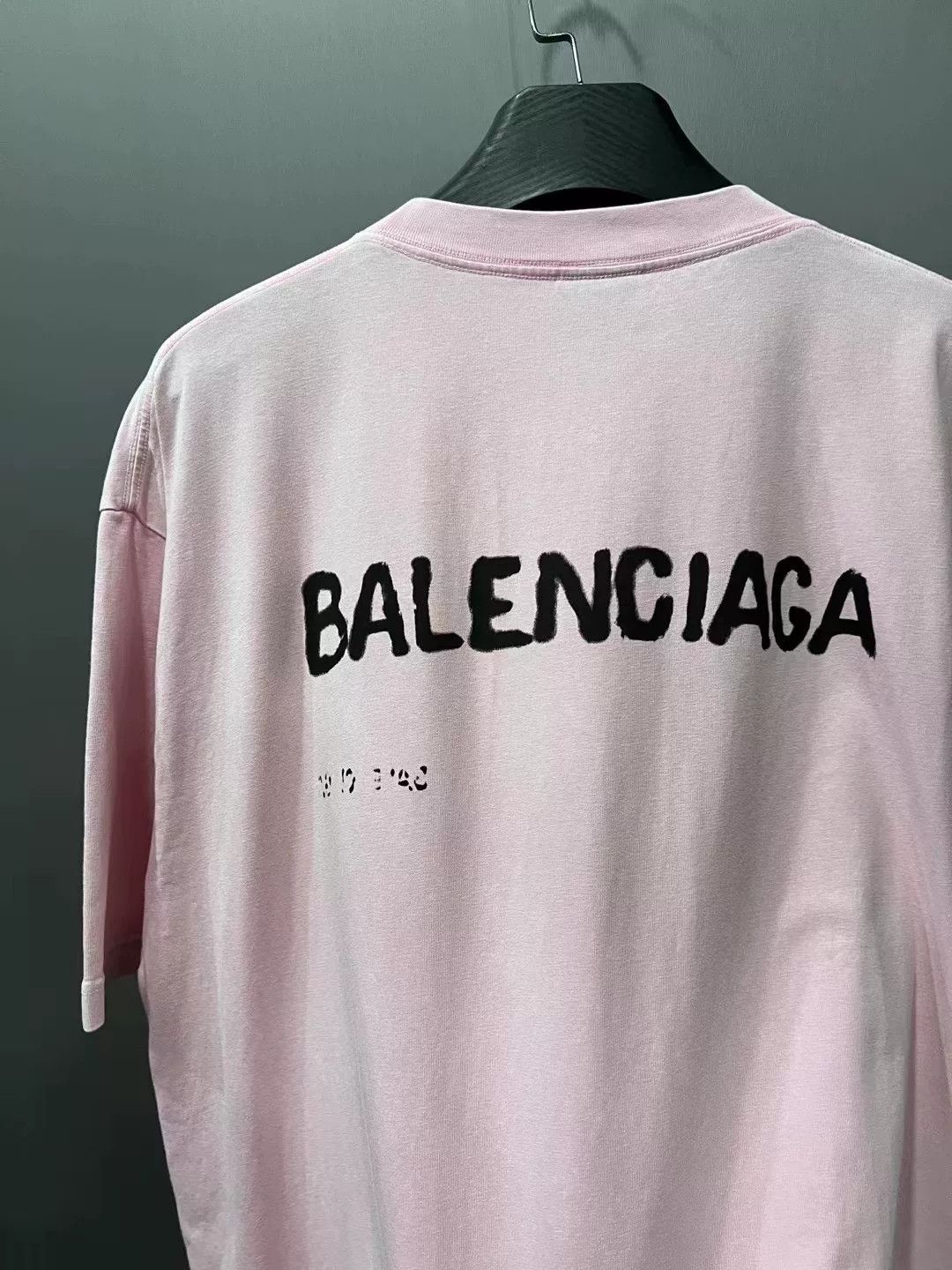 Balenciaga Balenciaga Distressed Logo Graphic T-Shirt L Size US L / EU 52-54 / 3 - 3 Thumbnail