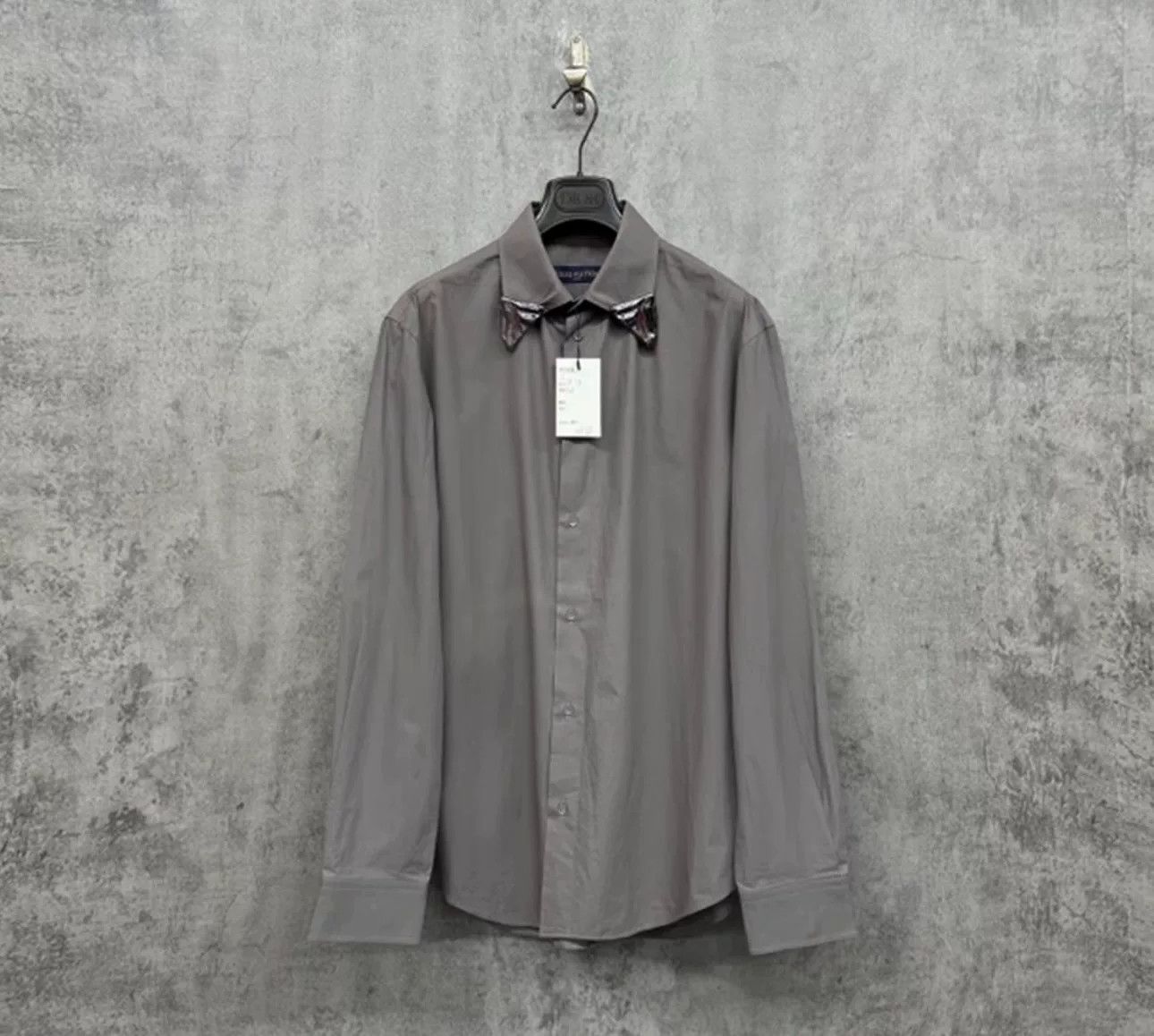 Louis Vuitton Louis Vuitton Hardware Logo Shirt Size L Size US L / EU 52-54 / 3 - 2 Thumbnail