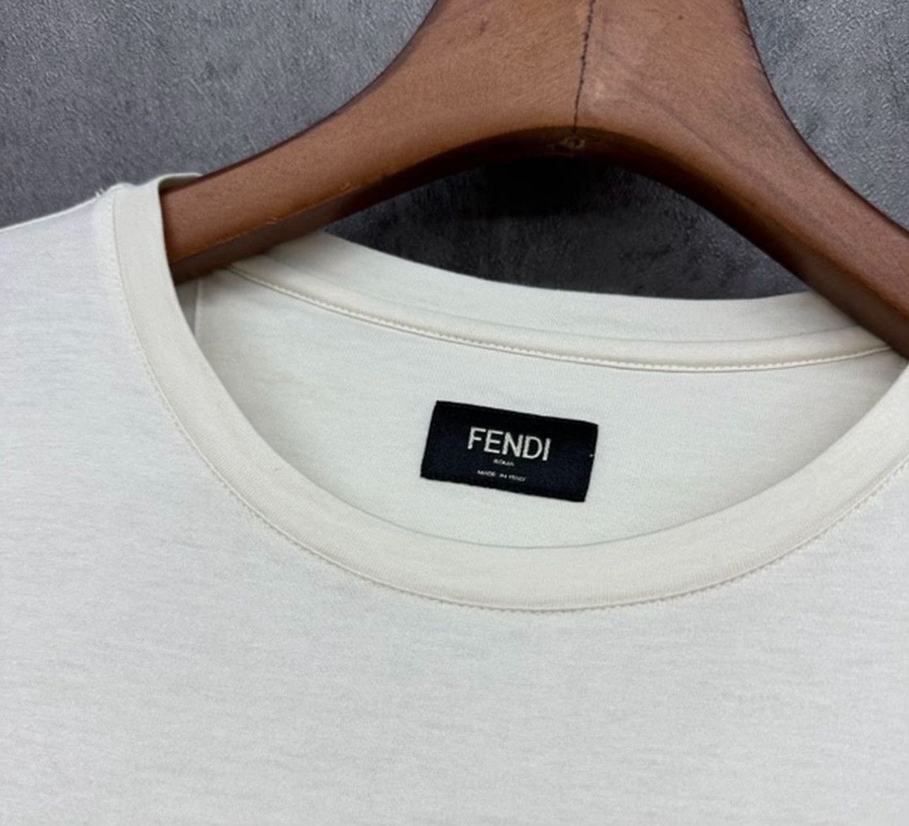 Fendi Fendi Embossed Script Logo T-Shirt US M Size US M / EU 48-50 / 2 - 4 Thumbnail