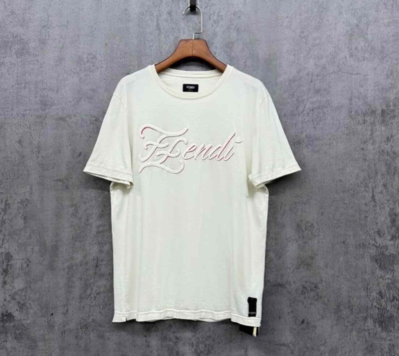 Fendi Fendi Embossed Script Logo T-Shirt US M Size US M / EU 48-50 / 2 - 2 Thumbnail