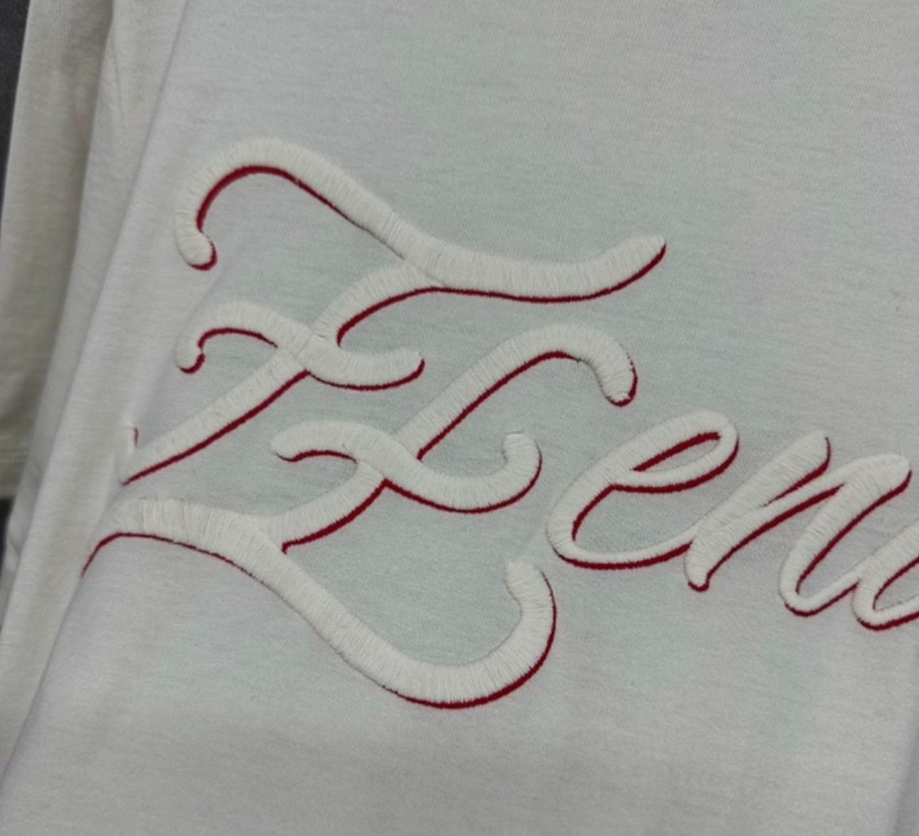 Fendi Fendi Embossed Script Logo T-Shirt US M Size US M / EU 48-50 / 2 - 3 Thumbnail