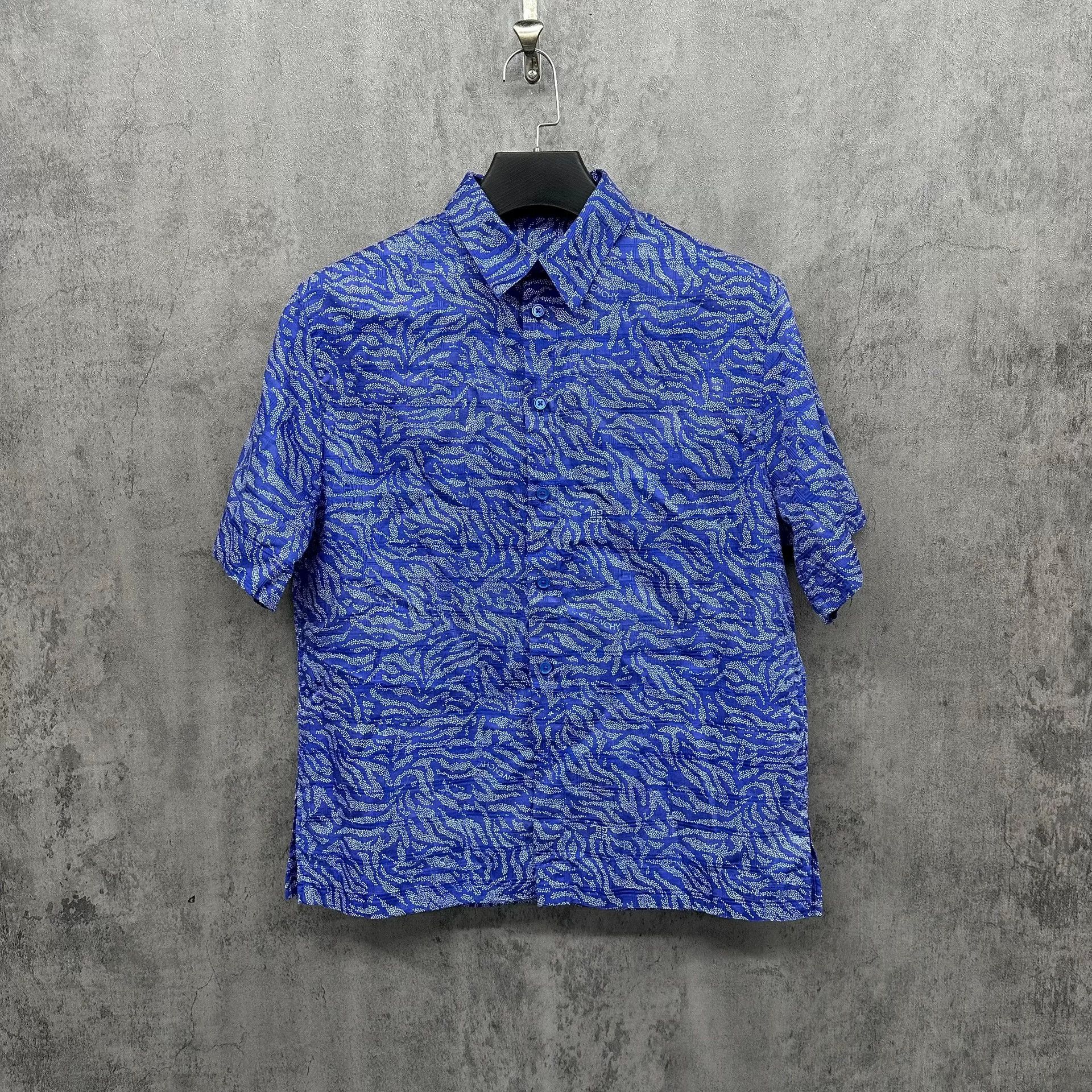 Givenchy Givenchy 4G Monogram Short Sleeve Shirt 40 Size US M / EU 48-50 / 2 - 2 Thumbnail