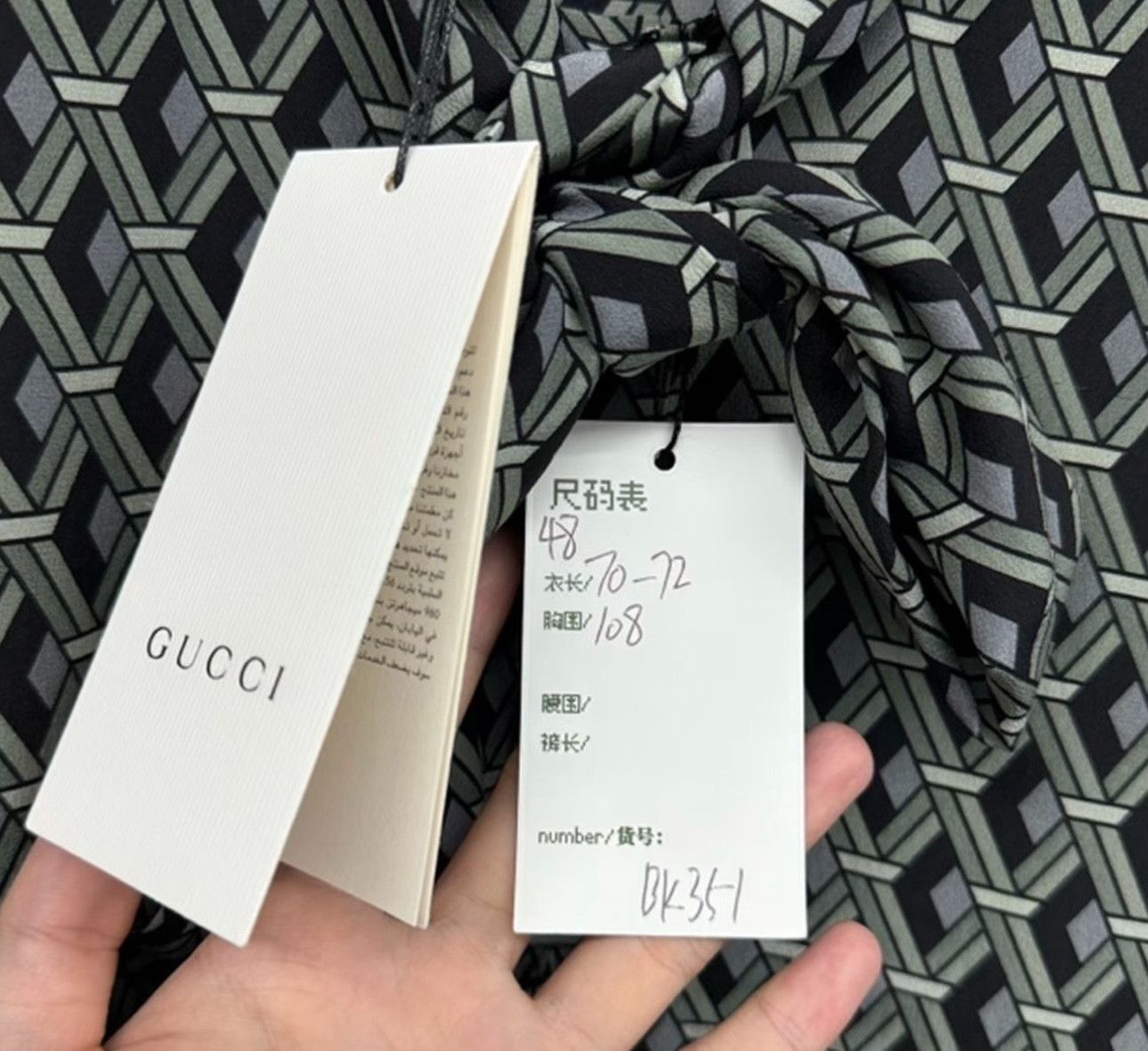 Gucci Gucci Logo Print Silk Tie-Neck Shirt 48 Size US M / EU 48-50 / 2 - 6 Thumbnail