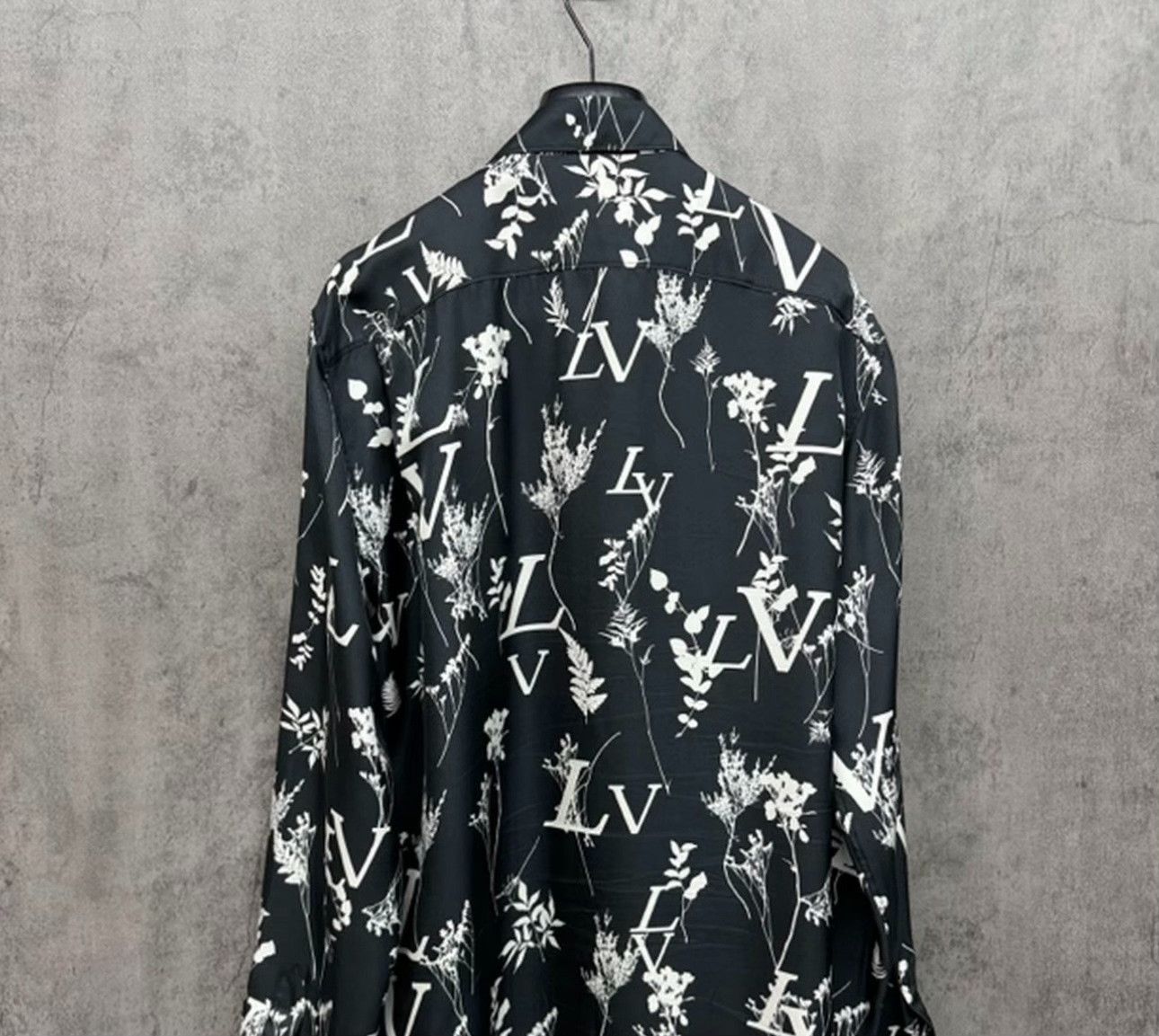 Louis Vuitton Louis Vuitton Monogram Floral Silk Shirt L Size US L / EU 52-54 / 3 - 4 Thumbnail