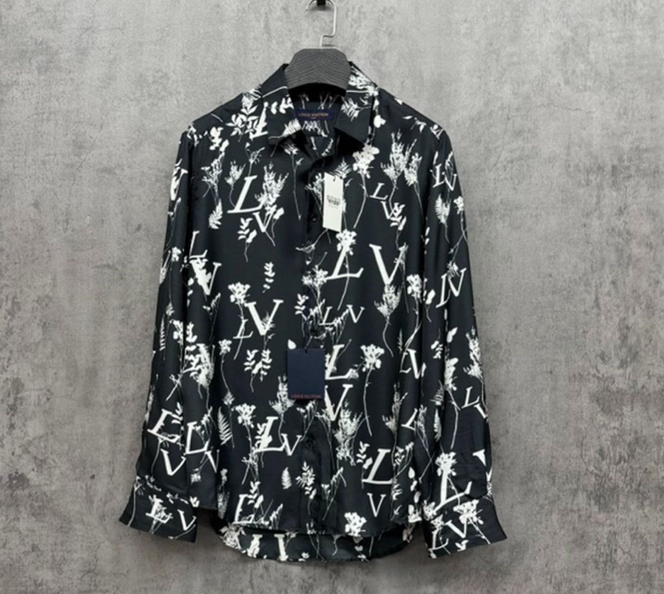 Louis Vuitton Louis Vuitton Monogram Floral Silk Shirt L Size US L / EU 52-54 / 3 - 2 Thumbnail