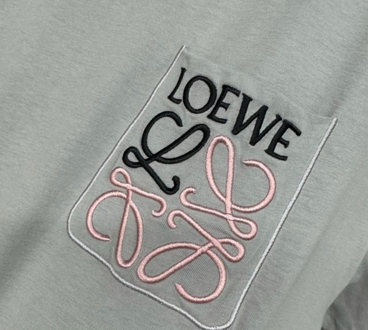 Loewe Loewe Embroidered Anagram Pocket T-Shirt XL Size US XL / EU 56 / 4 - 3 Thumbnail