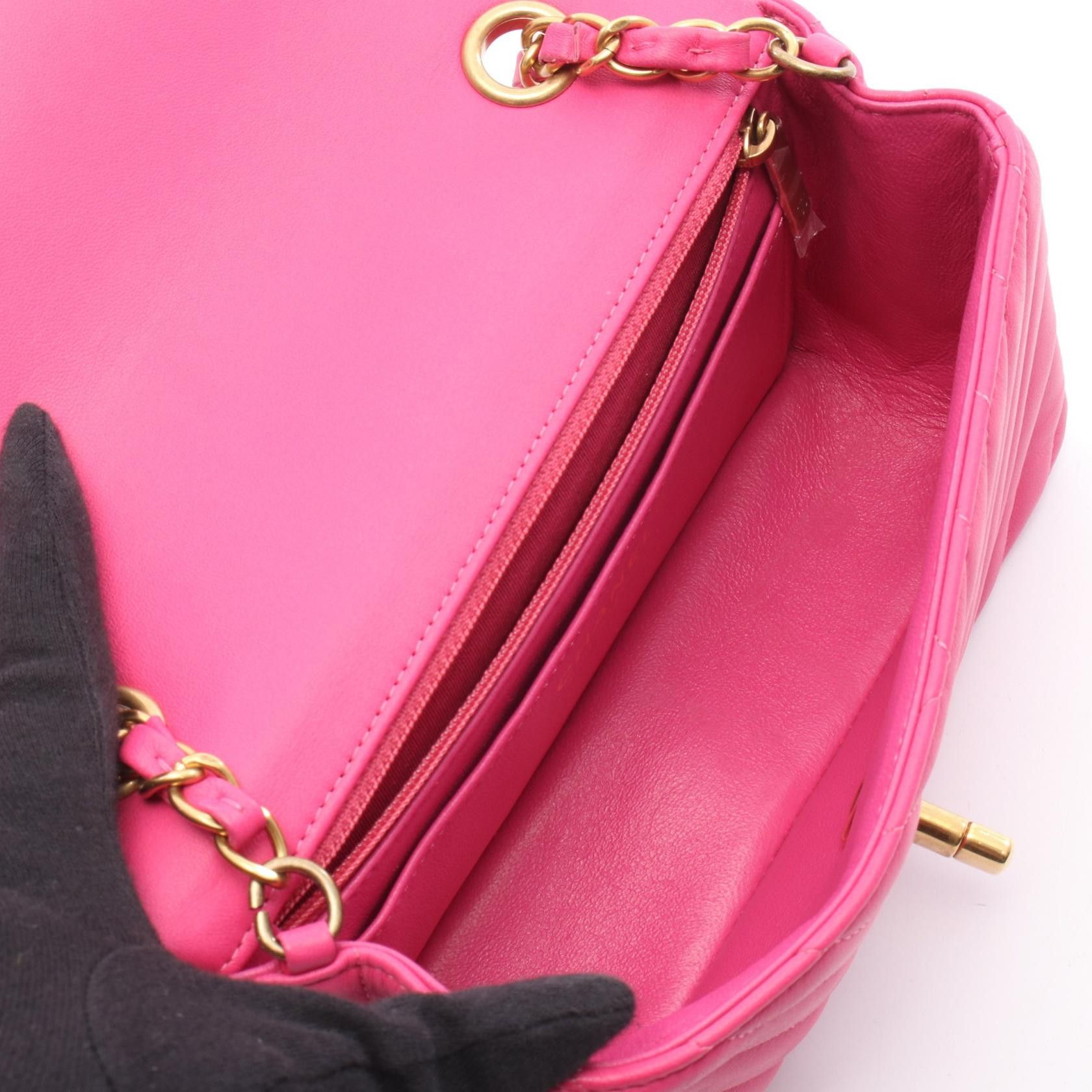 Chanel Chanel Chanel Chevron V Stitch Leather Shoulder Bag Leather Shoulder Bag A69900 DUTY FREE for USA Size ONE SIZE - 3 Thumbnail