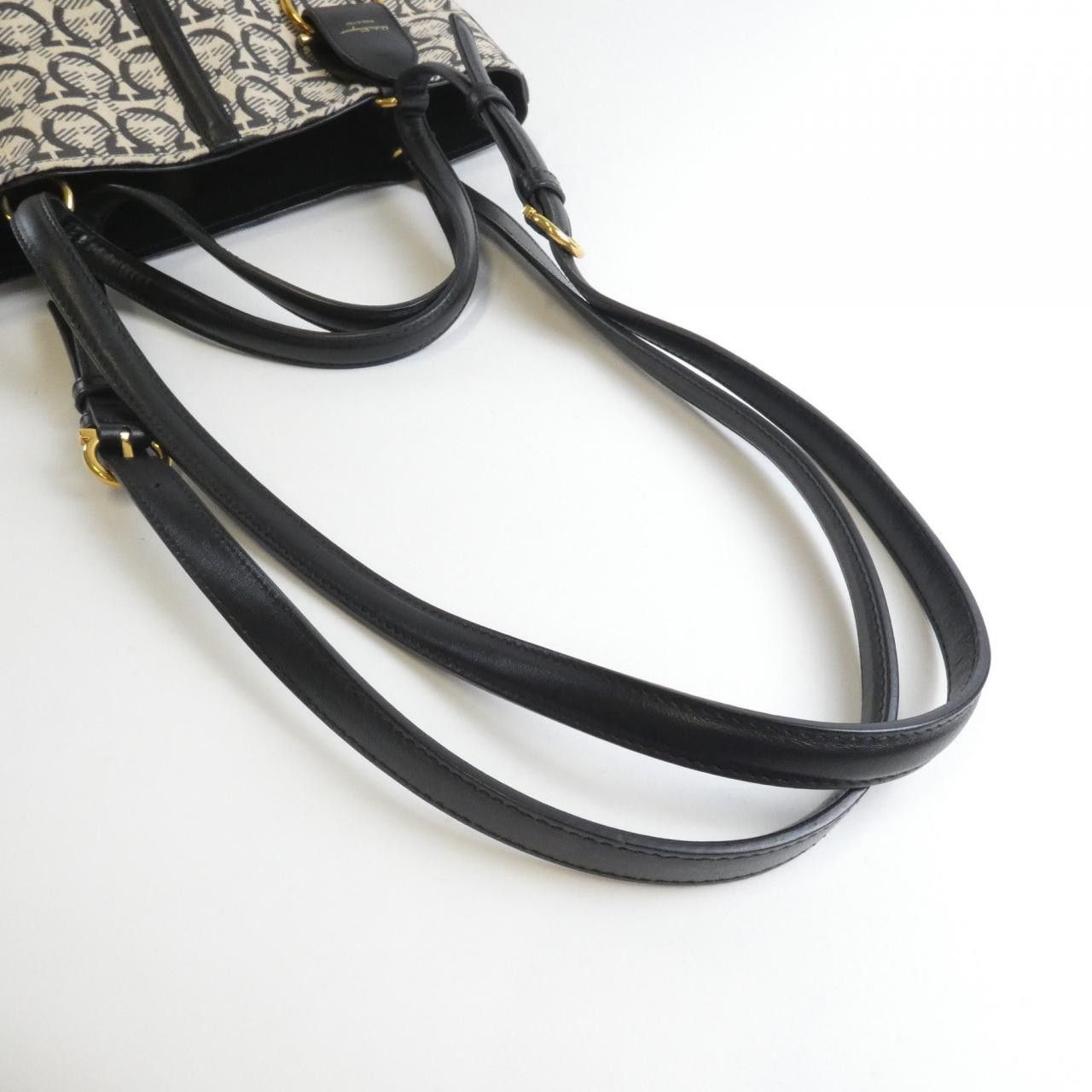 Salvatore Ferragamo Salvatore Ferragamo Salvatore Ferragamo Canvas Leather Handbag Leather Shoulder Bag 21H932 DUTY FREE for USA Size ONE SIZE - 7 Thumbnail