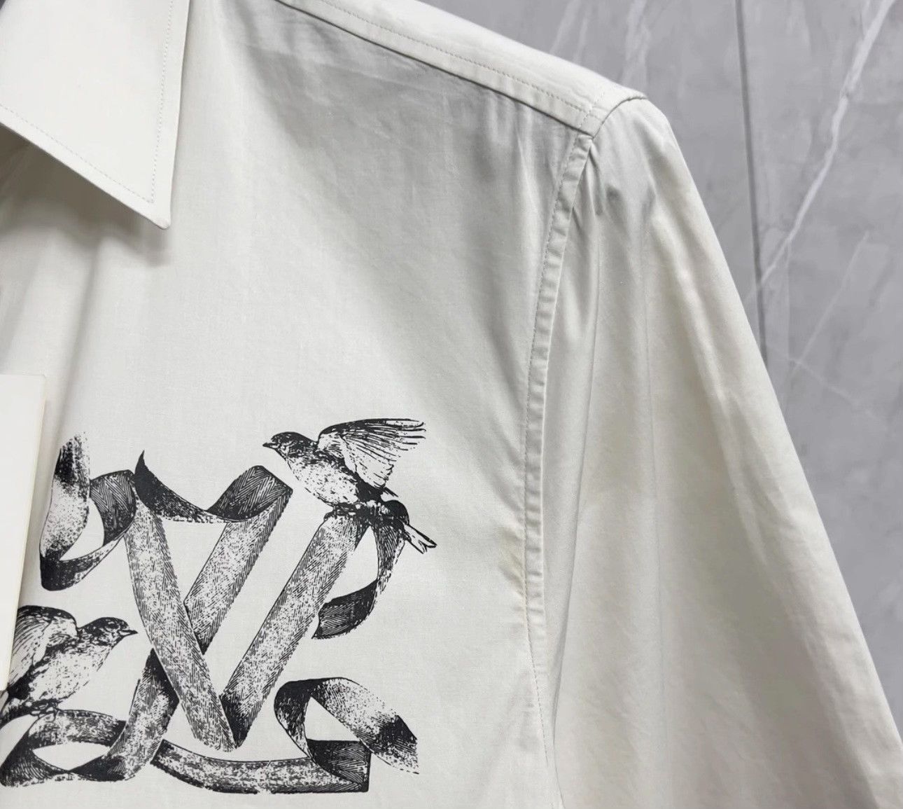Louis Vuitton Louis Vuitton Dove Logo Short Sleeve Shirt XS Size US XS / EU 42 / 0 - 3 Thumbnail