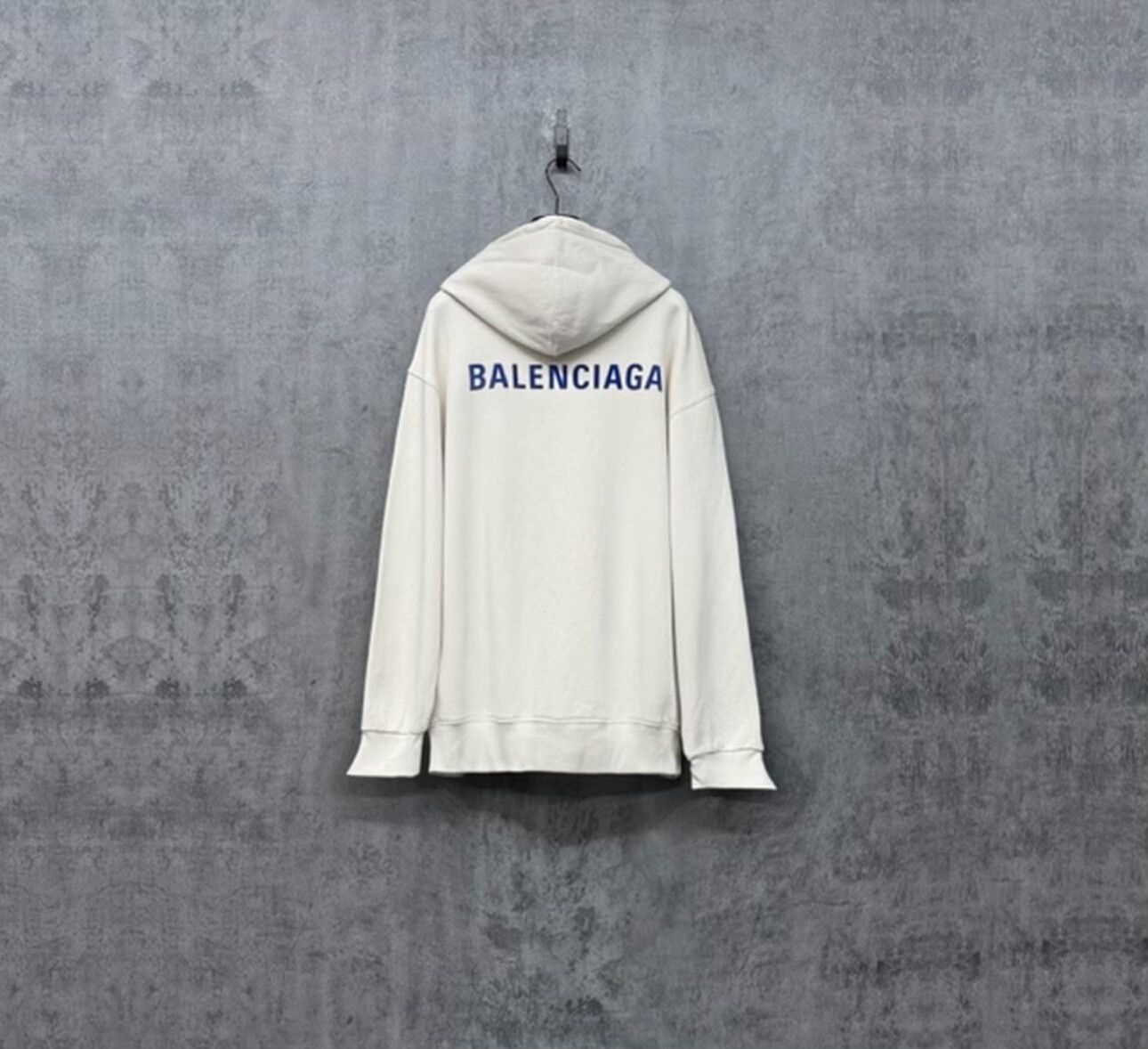 Balenciaga Balenciaga Back Logo Hoodie Size S Size US S / EU 44-46 / 1 - 2 Thumbnail