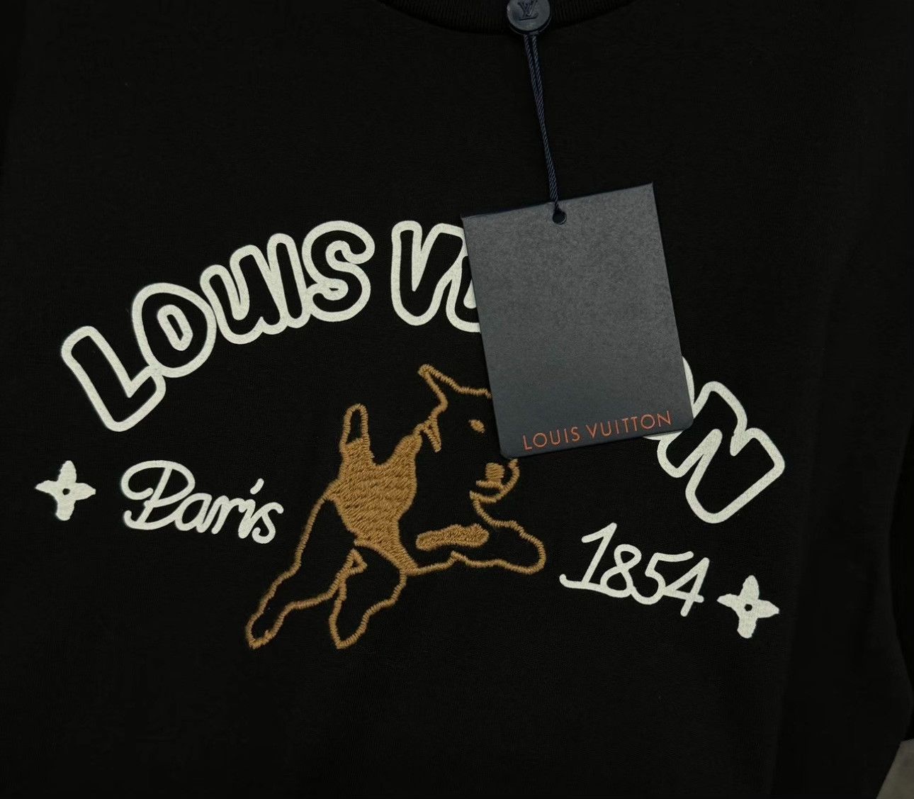 Louis Vuitton Louis Vuitton Tyler Embroidered Dog T-Shirt L Size US L / EU 52-54 / 3 - 3 Thumbnail