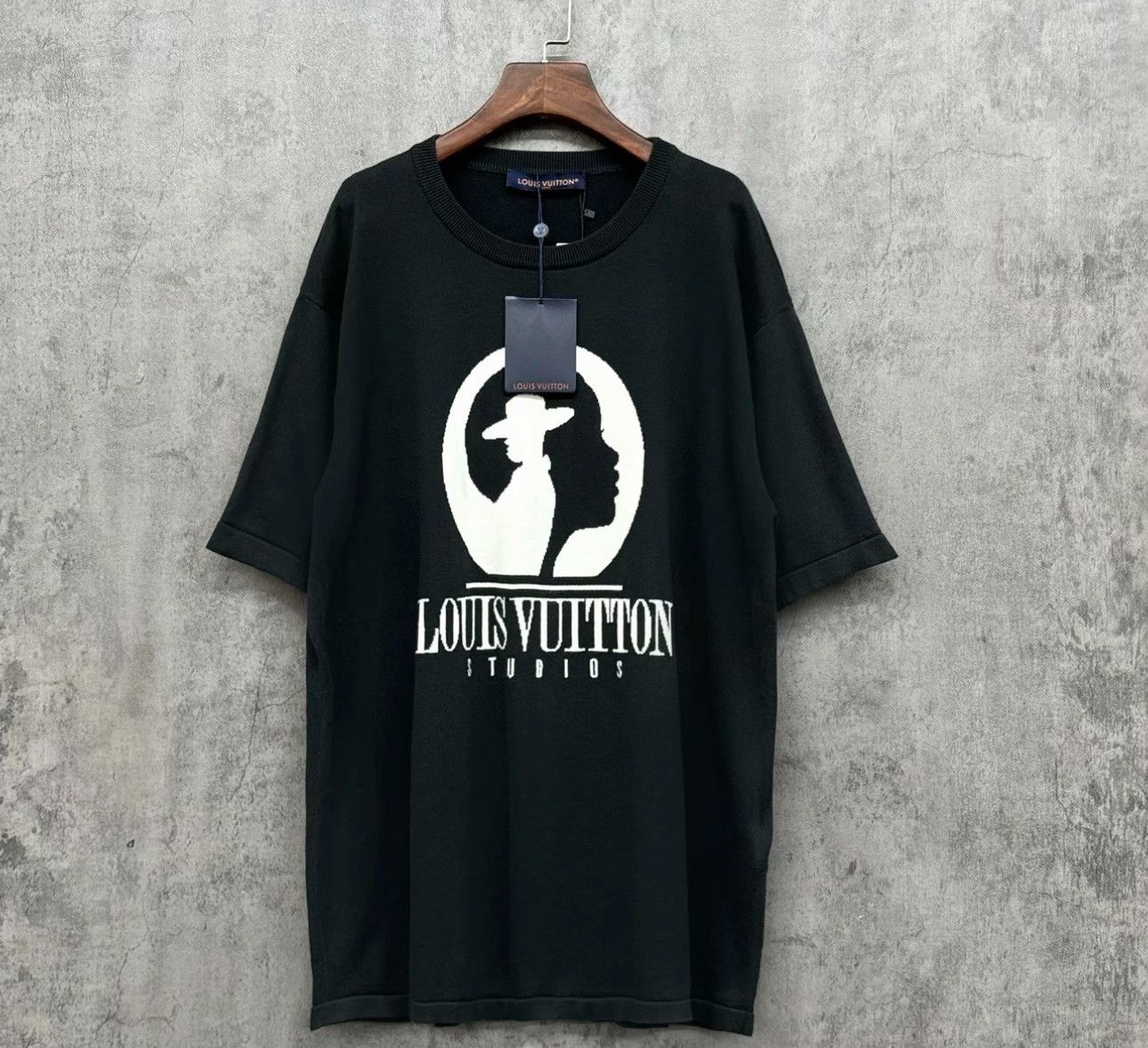 Louis Vuitton Louis Vuitton Studios Graphic Knit T-Shirt XL Size US XL / EU 56 / 4 - 2 Thumbnail