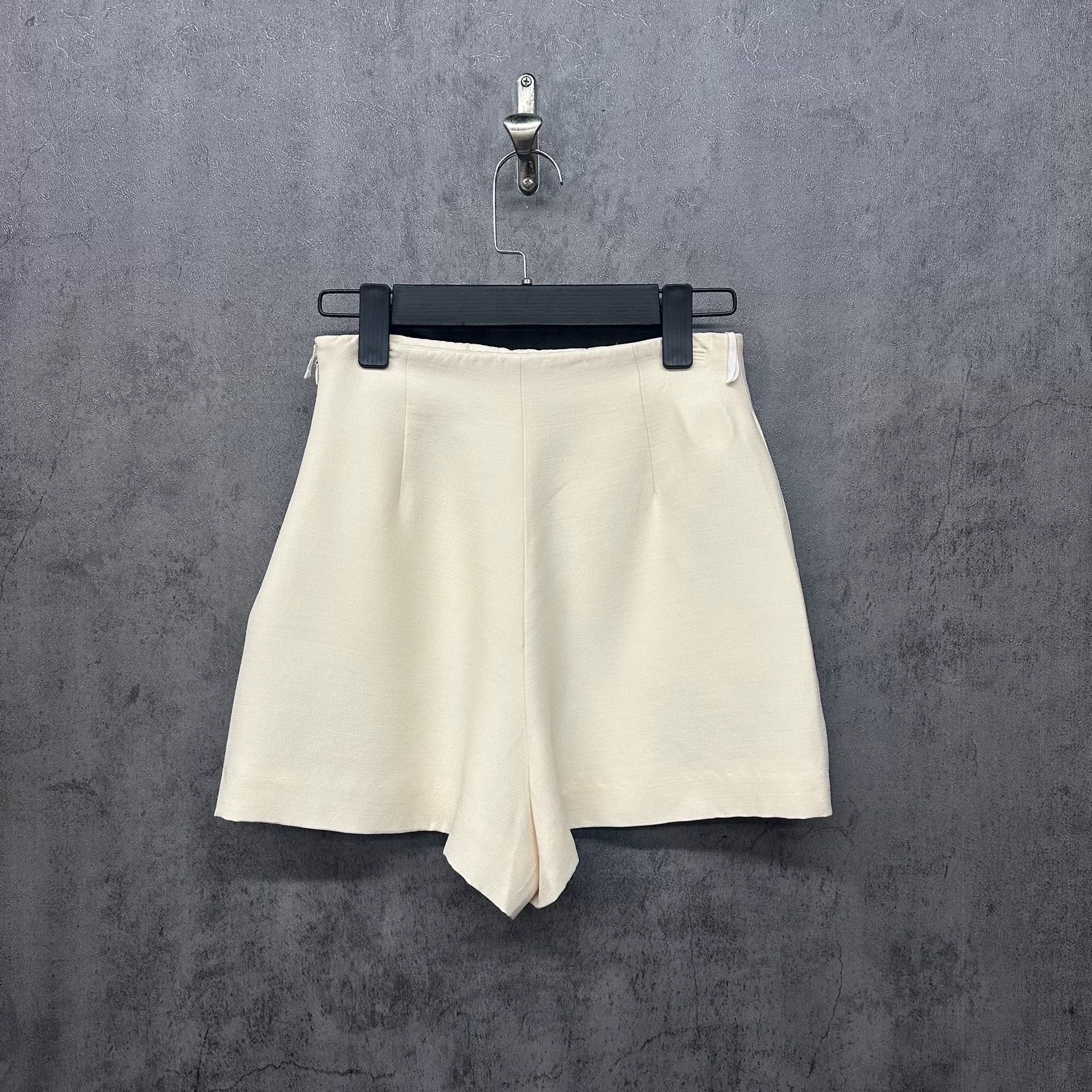Valentino Valentino V-Logo Chain Shorts IT 38 Size 26" / US 2 / IT 38 - 4 Thumbnail
