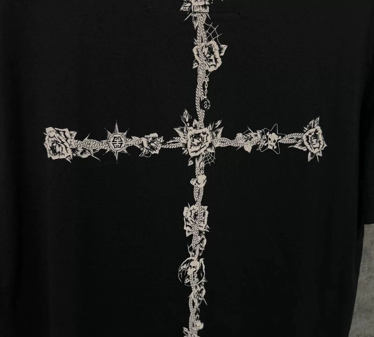 Givenchy Givenchy Graphic Cross Logo T-Shirt XL Size US XL / EU 56 / 4 - 5 Thumbnail