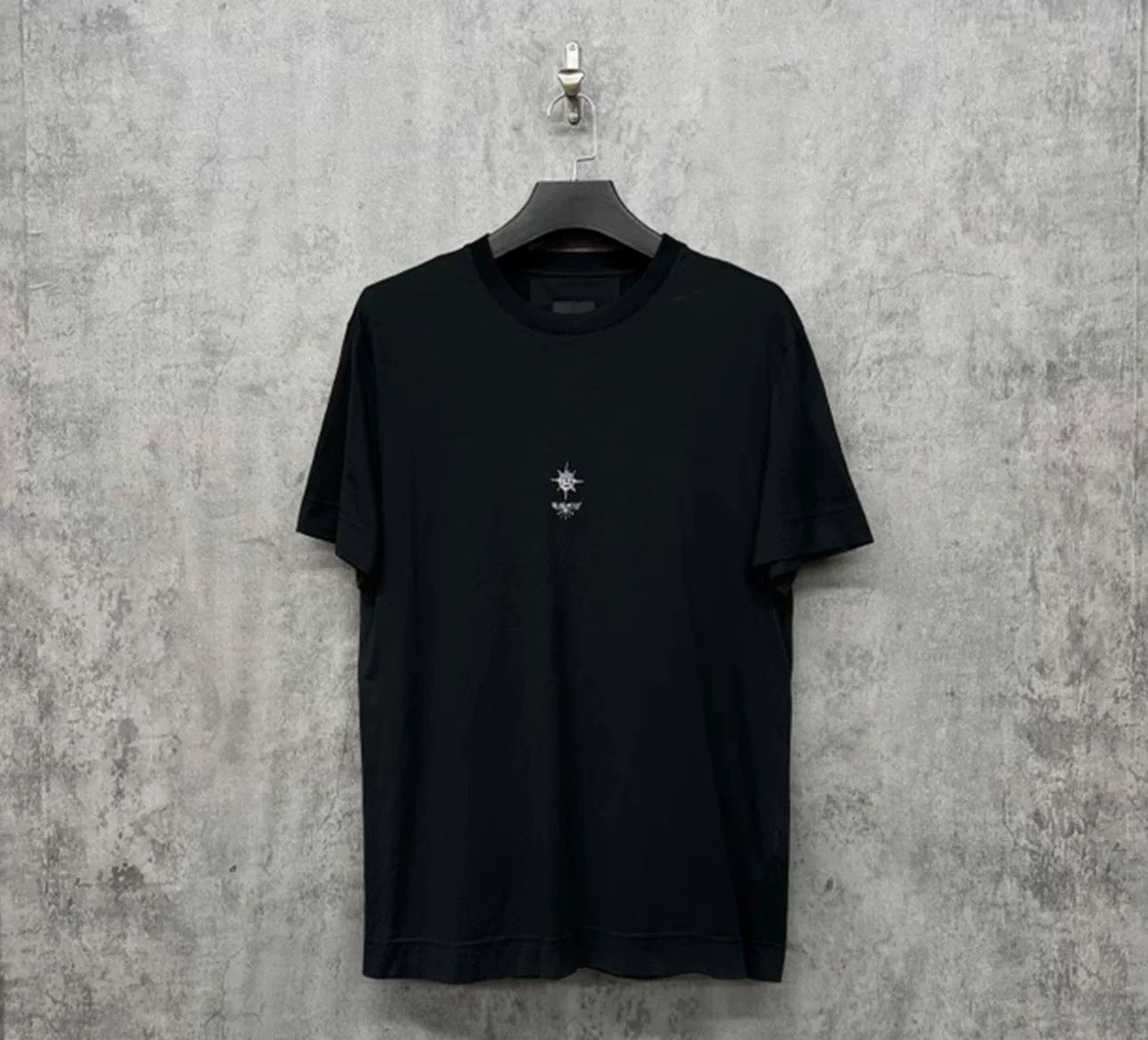 Givenchy Givenchy Graphic Cross Logo T-Shirt XL Size US XL / EU 56 / 4 - 2 Thumbnail