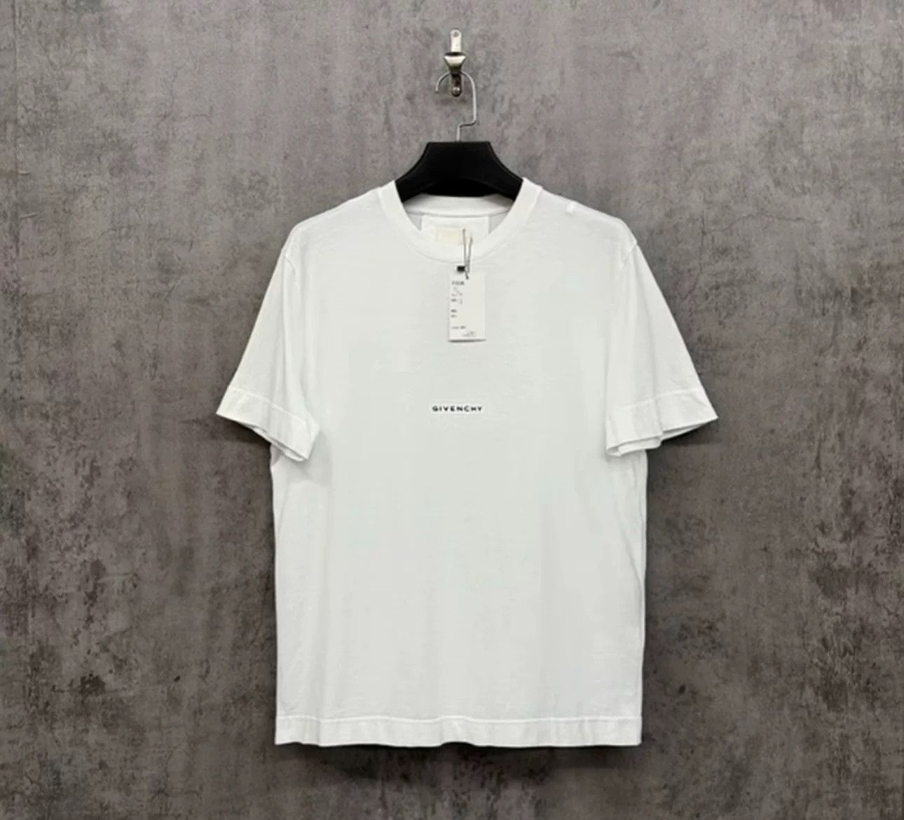 Givenchy Givenchy Chest Mini Logo T-Shirt XL Size US XL / EU 56 / 4 - 2 Thumbnail