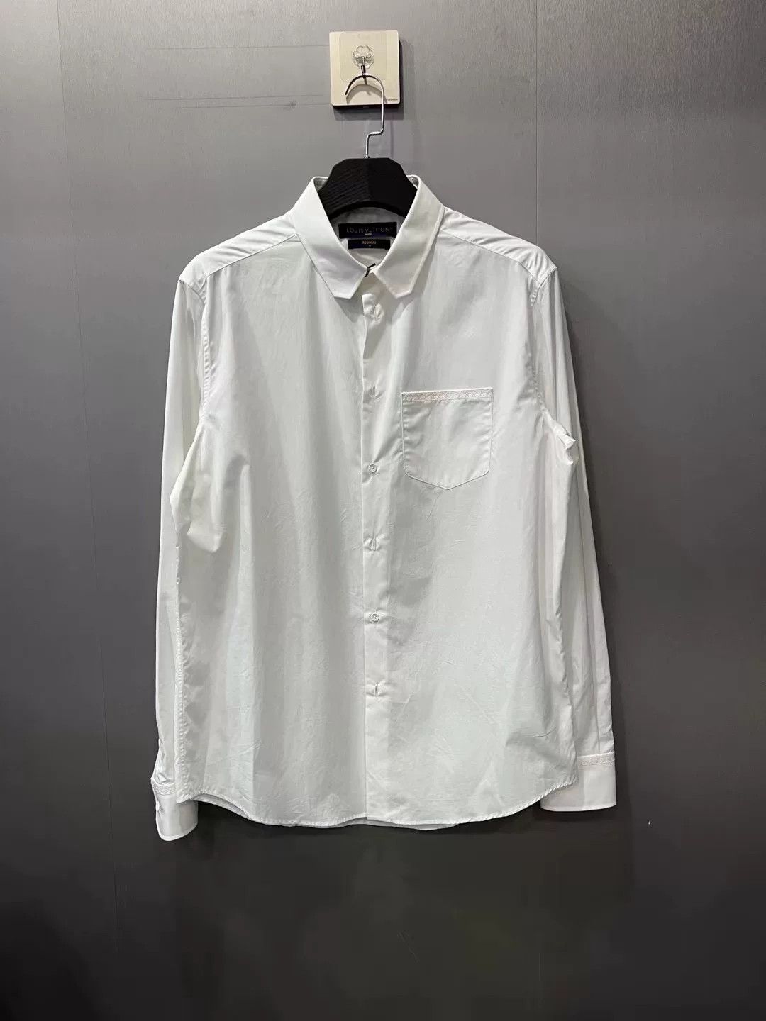 Louis Vuitton Louis Vuitton Embroidered Logo Long Sleeve Shirt 41 Size US L / EU 52-54 / 3 - 2 Thumbnail
