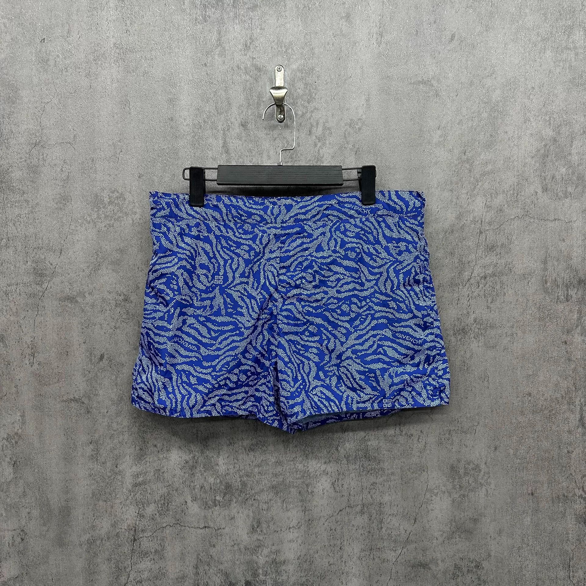 Givenchy Givenchy Patterned Swim Shorts Size XL Size US 36 / EU 52 - 2 Thumbnail