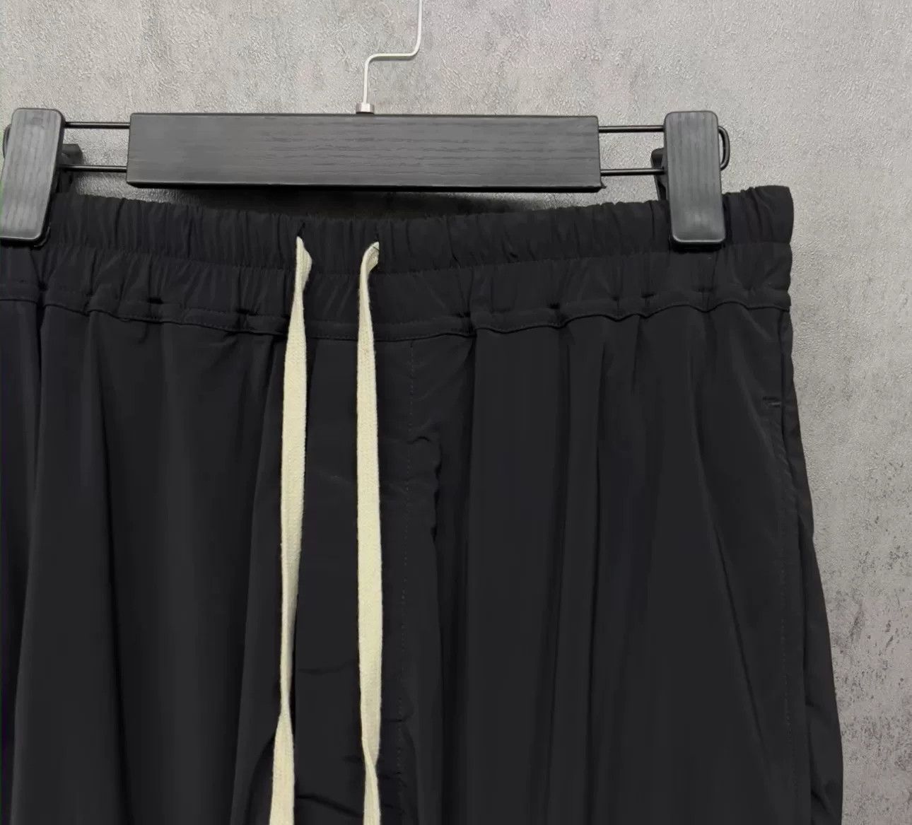 Rick Owens Rick Owens Black Drawstring Pods Shorts Size 48 Size US 32 / EU 48 - 4 Thumbnail