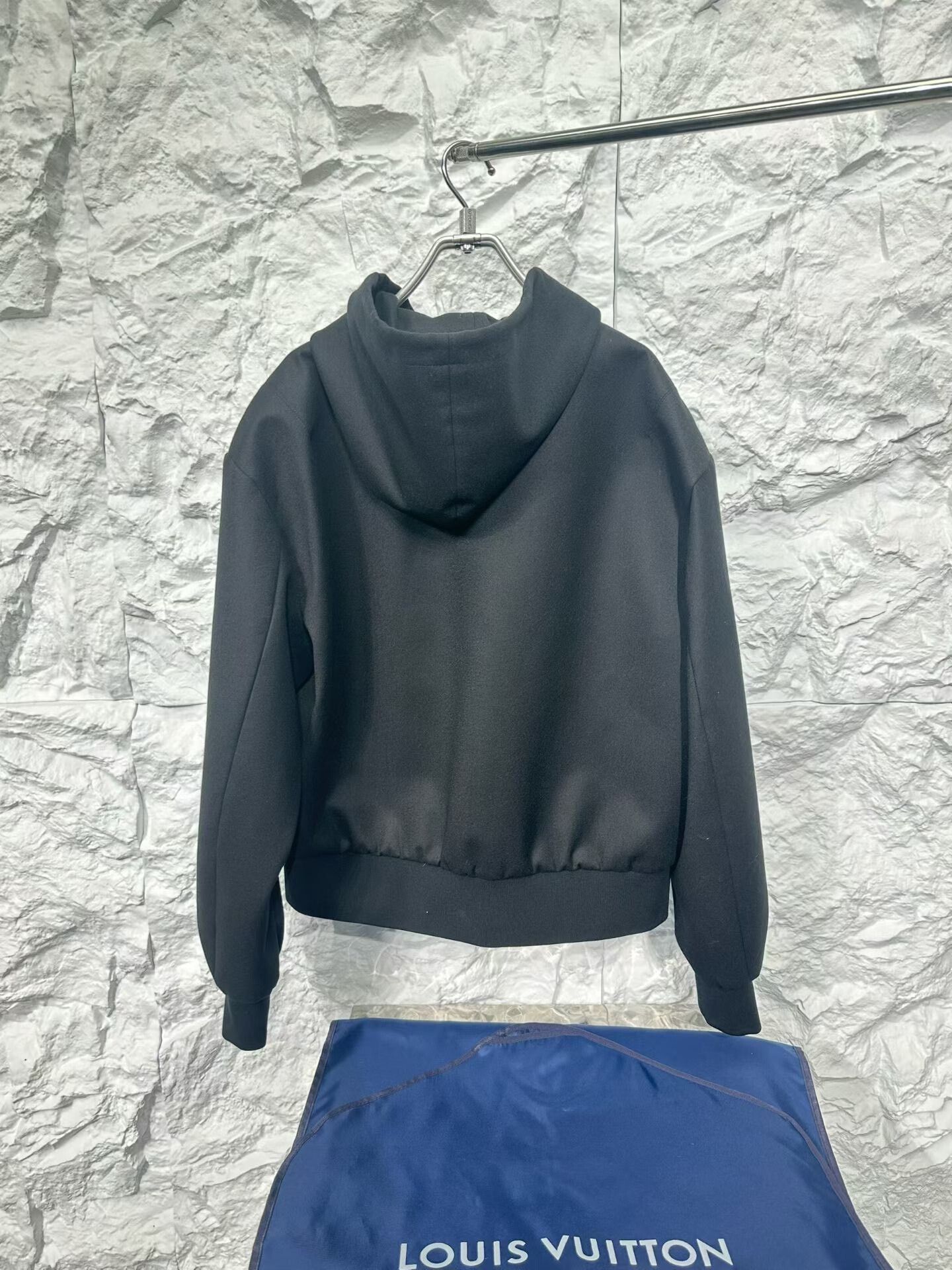 Louis Vuitton Louis Vuitton Metal Logo Zip Hoodie Size 50 Size US M / EU 48-50 / 2 - 3 Thumbnail