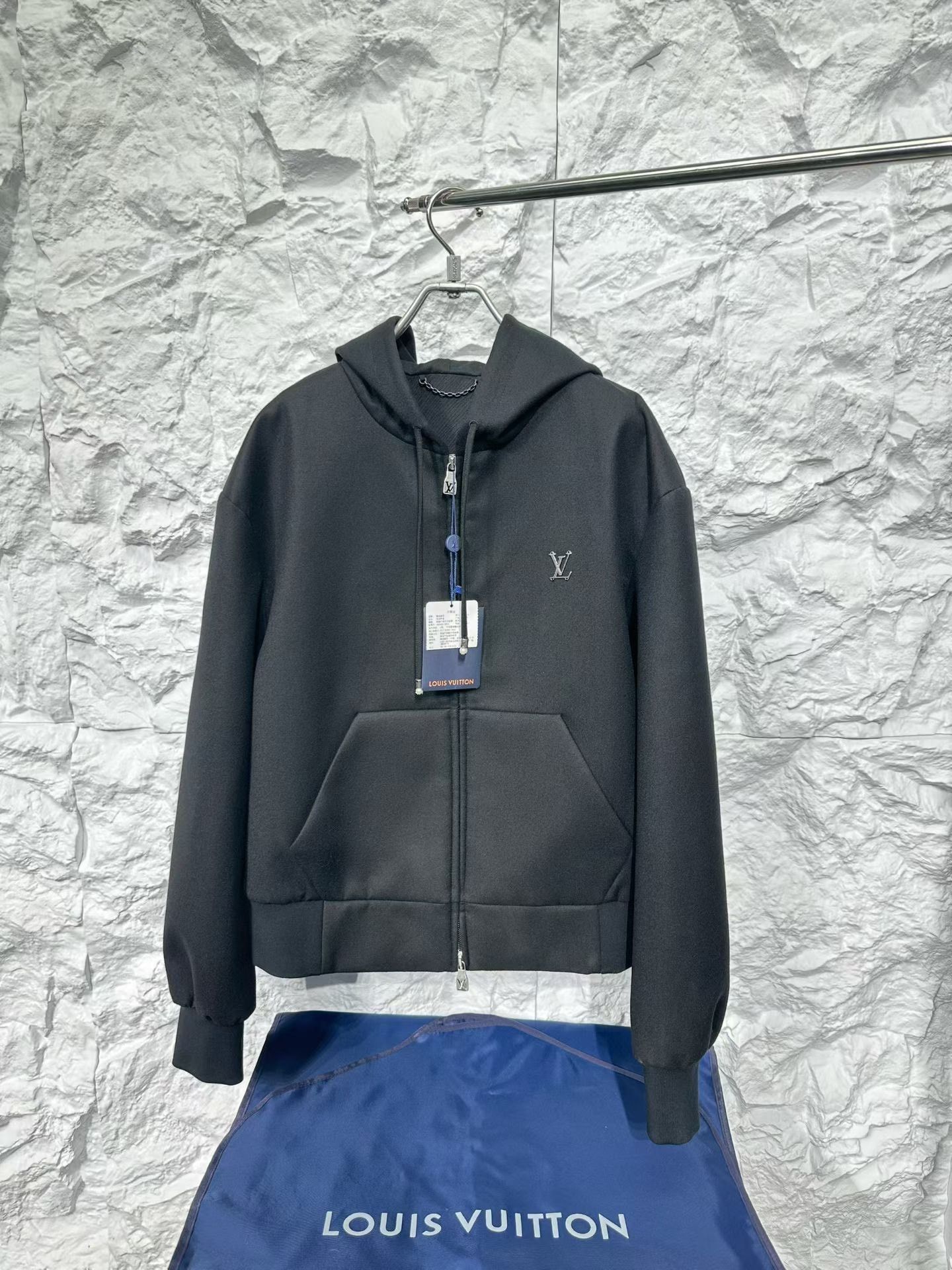 Louis Vuitton Louis Vuitton Metal Logo Zip Hoodie Size 50 Size US M / EU 48-50 / 2 - 2 Thumbnail
