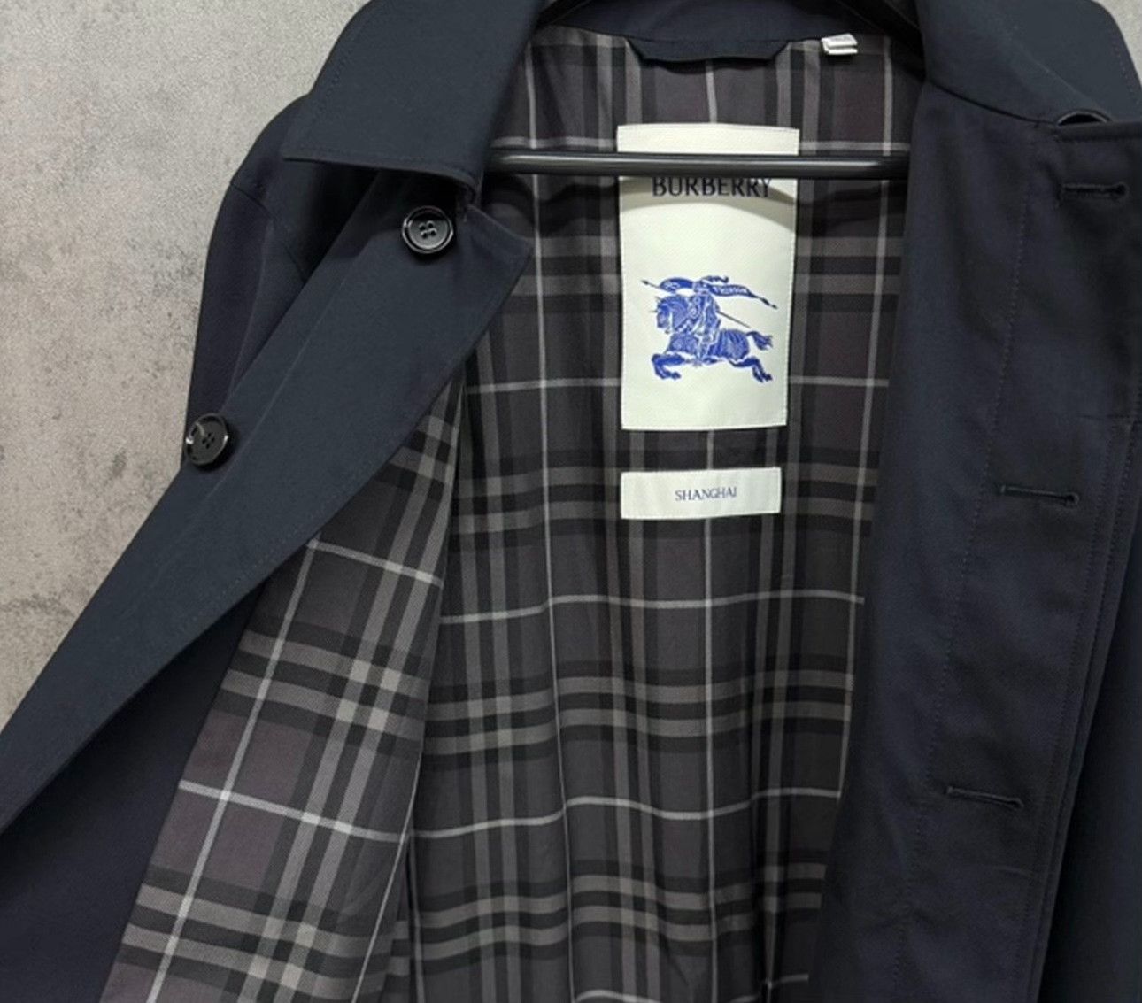Burberry Burberry Gray Check Lined Trench Coat Size 52 Size US L / EU 52-54 / 3 - 3 Thumbnail