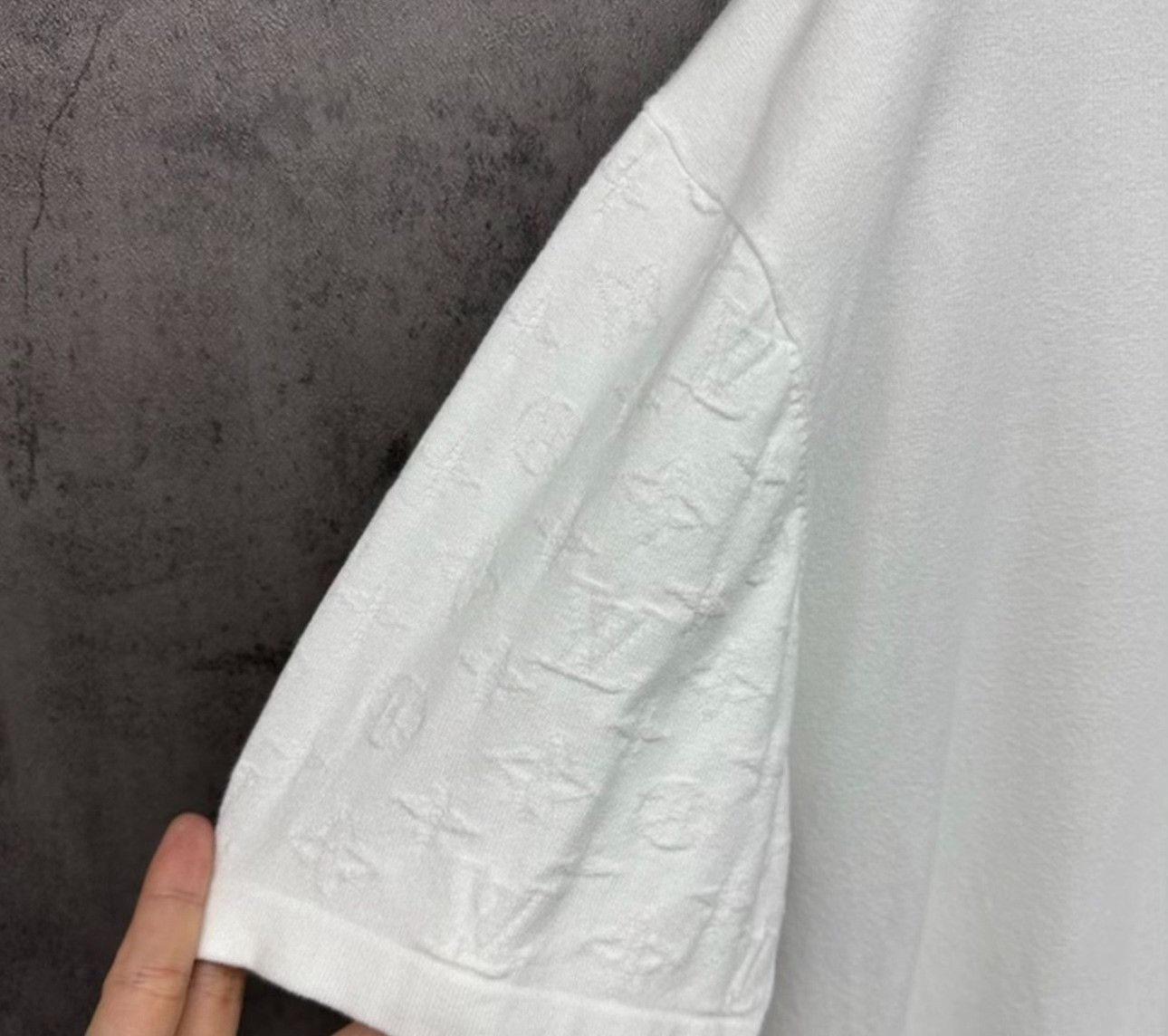 Louis Vuitton Louis Vuitton Monogram Sleeve T-Shirt Size L Size US L / EU 52-54 / 3 - 3 Thumbnail