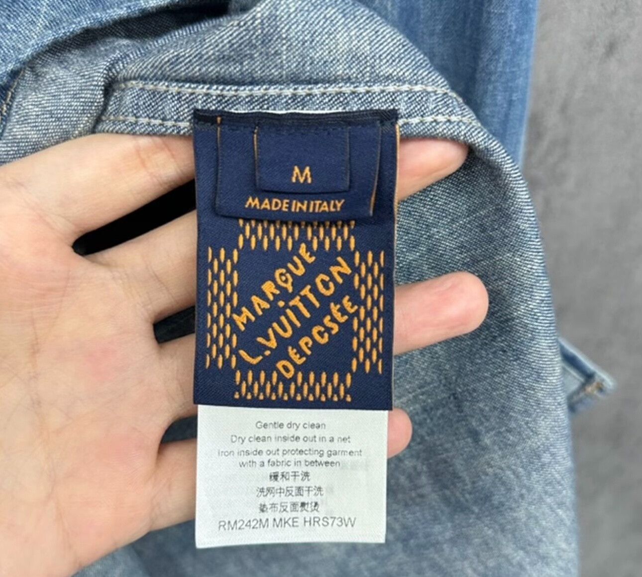 Louis Vuitton Louis Vuitton Studded LV Logo Denim Shirt Size M Size US M / EU 48-50 / 2 - 5 Thumbnail