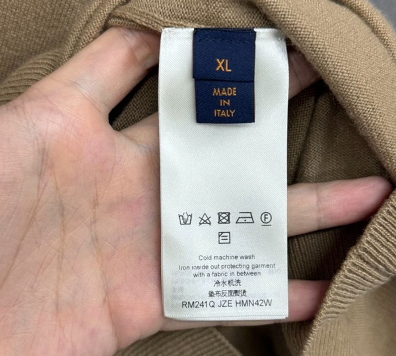Louis Vuitton Louis Vuitton Cashmere Embossed Logo Hoodie XL Size US XL / EU 56 / 4 - 5 Thumbnail