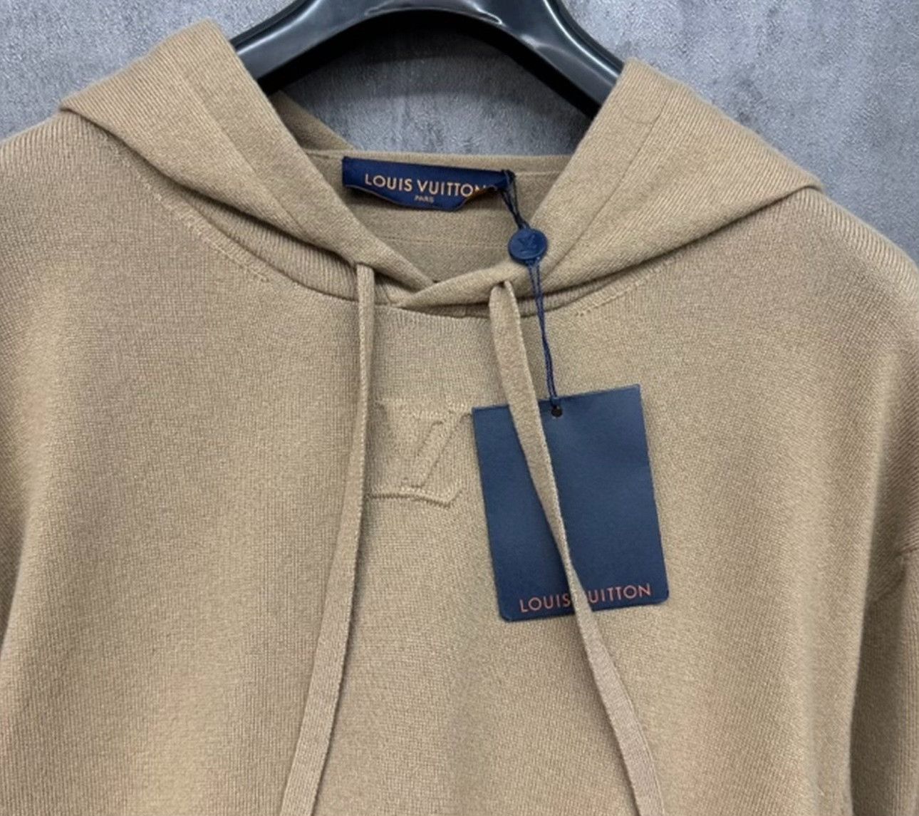 Louis Vuitton Louis Vuitton Cashmere Embossed Logo Hoodie XL Size US XL / EU 56 / 4 - 3 Thumbnail