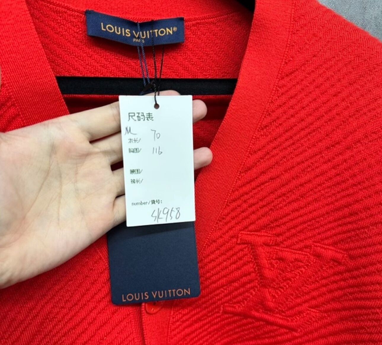 Louis Vuitton Louis Vuitton Embossed LV Logo Cardigan Size M Size US M / EU 48-50 / 2 - 6 Thumbnail