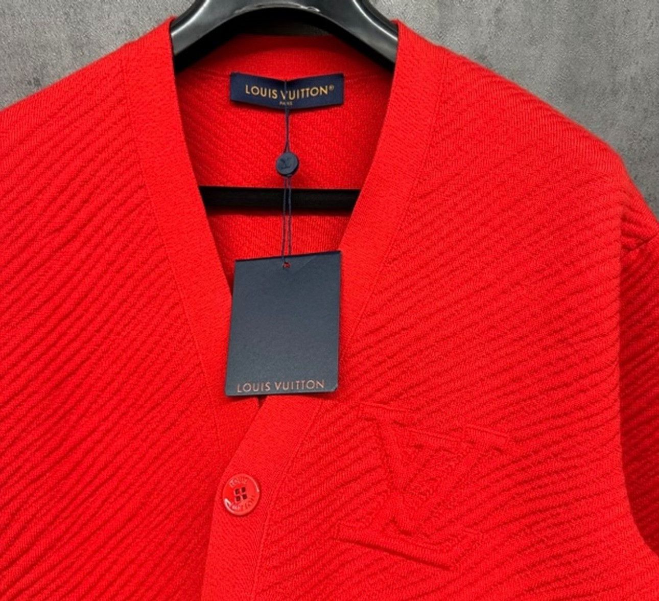 Louis Vuitton Louis Vuitton Embossed LV Logo Cardigan Size M Size US M / EU 48-50 / 2 - 3 Thumbnail