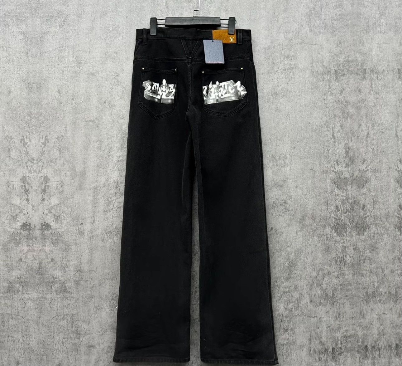 Louis Vuitton Louis Vuitton Graffiti Logo Denim Jeans 30 Size US 30 / EU 46 - 2 Thumbnail