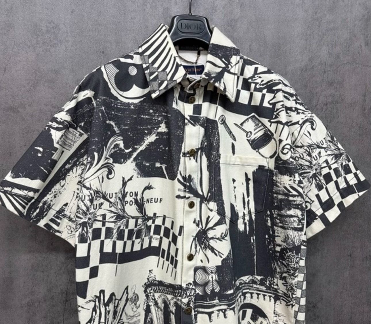 Louis Vuitton Louis Vuitton Graphic Print Denim Shirt Size XS Size US XS / EU 42 / 0 - 3 Thumbnail