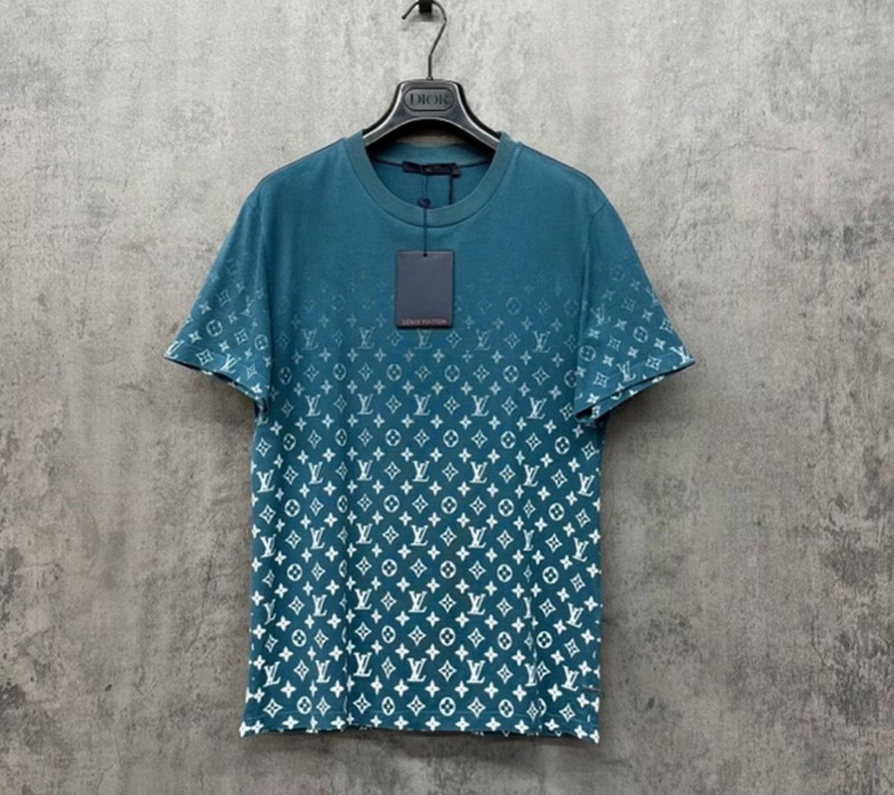 Louis Vuitton Louis Vuitton Gradient Monogram T-Shirt M Size US M / EU 48-50 / 2 - 2 Thumbnail