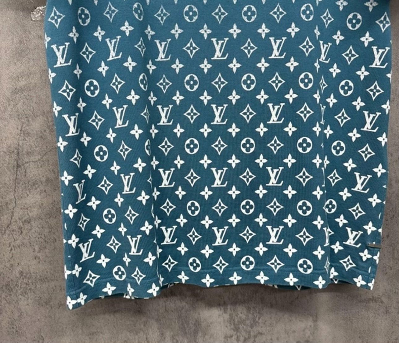 Louis Vuitton Louis Vuitton Gradient Monogram T-Shirt M Size US M / EU 48-50 / 2 - 4 Thumbnail