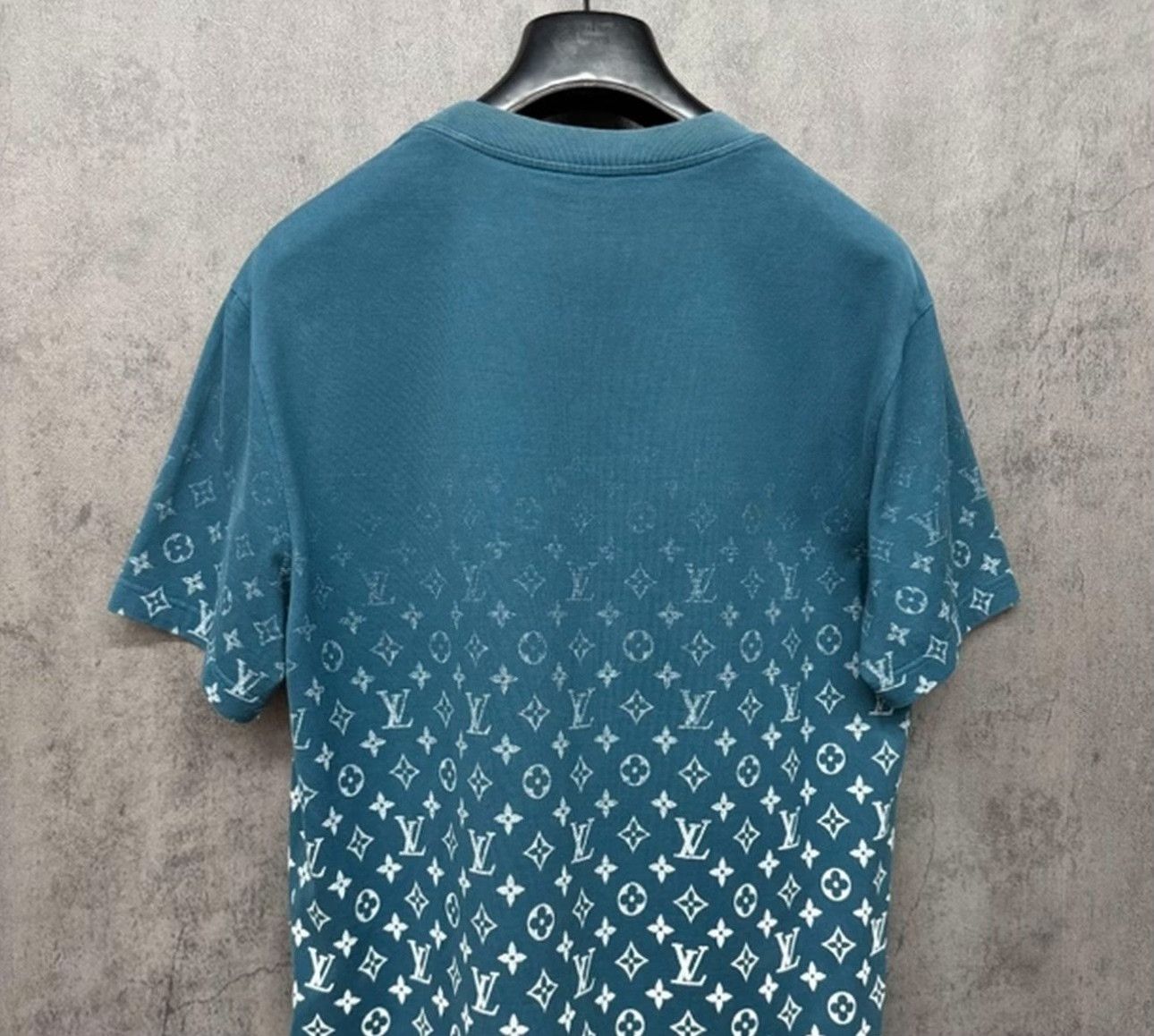 Louis Vuitton Louis Vuitton Gradient Monogram T-Shirt M Size US M / EU 48-50 / 2 - 3 Thumbnail