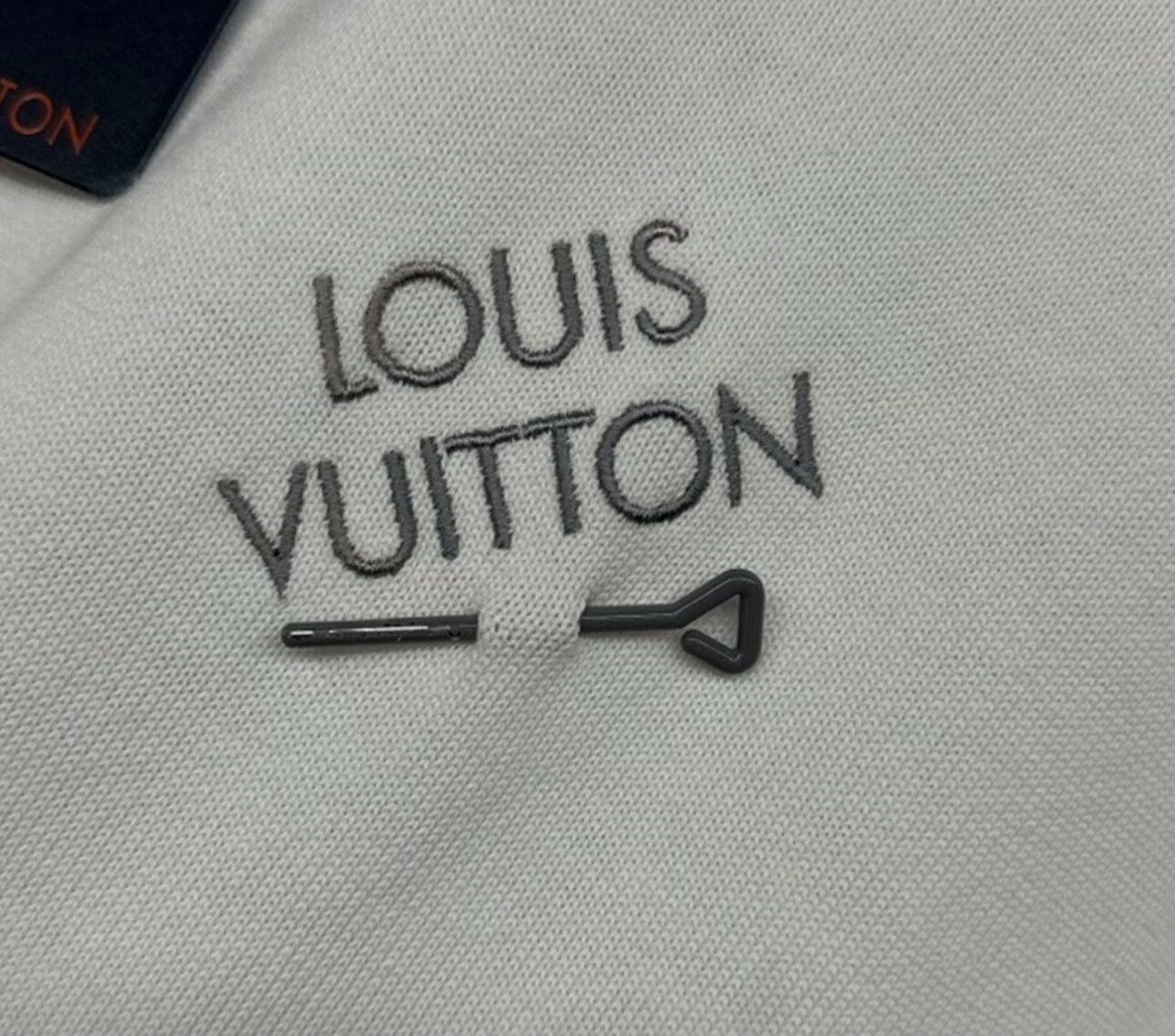 Louis Vuitton Louis Vuitton Pin Logo Knit T-Shirt Size M Size US M / EU 48-50 / 2 - 4 Thumbnail