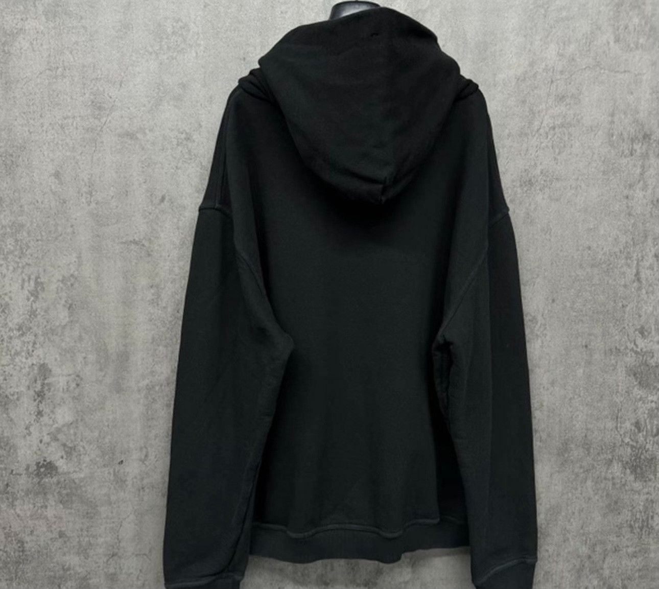 Maison Margiela Maison Margiela Upside Down Logo Hoodie Size 50 Size US M / EU 48-50 / 2 - 5 Thumbnail