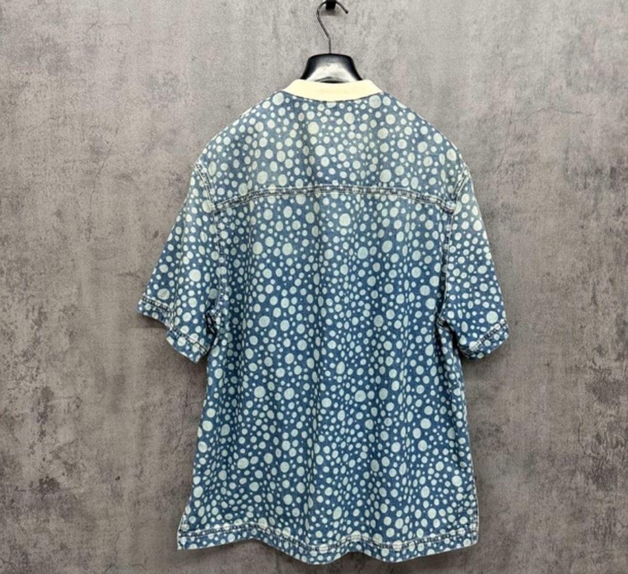Louis Vuitton Louis Vuitton Polka Dot Denim Shirt Size L Size US L / EU 52-54 / 3 - 4 Thumbnail