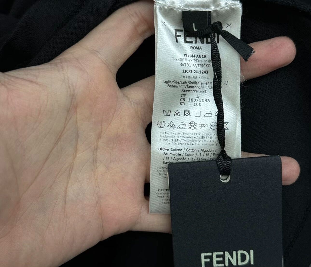 Fendi Fendi Eyes Logo Graphic T-Shirt L Size US L / EU 52-54 / 3 - 5 Thumbnail