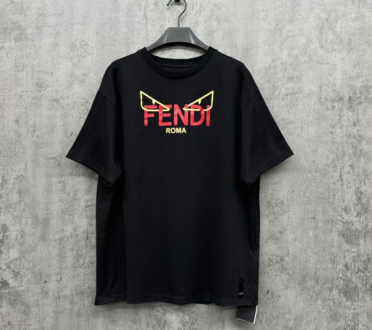 Fendi Fendi Eyes Logo Graphic T-Shirt L Size US L / EU 52-54 / 3 - 2 Thumbnail