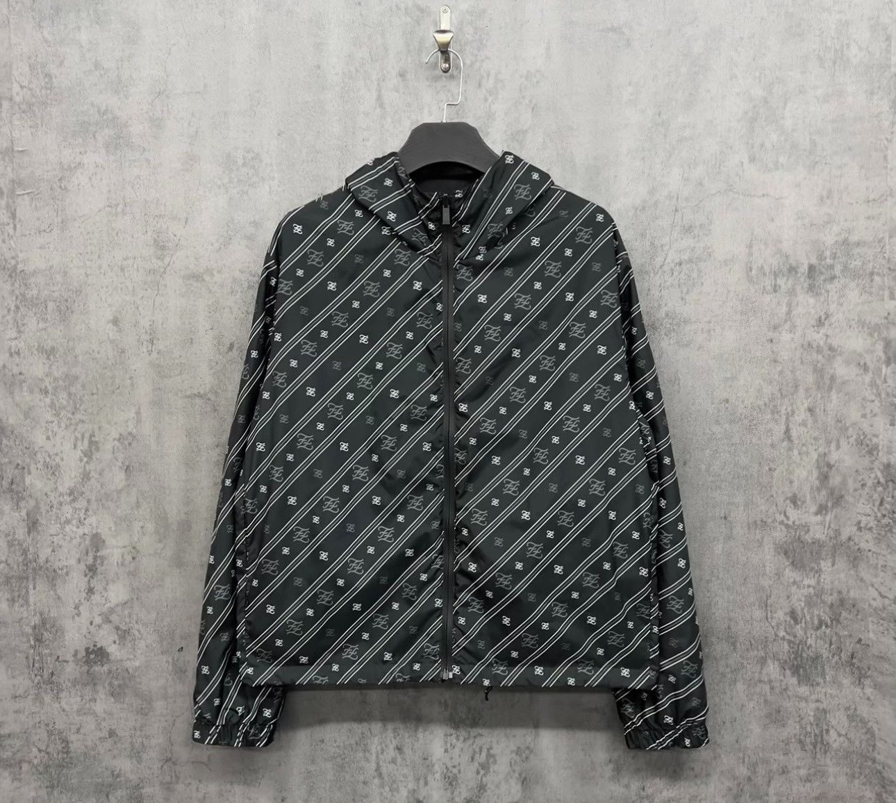 Fendi Fendi Reversible FF Logo Windbreaker Jacket 52 Size US L / EU 52-54 / 3 - 2 Thumbnail