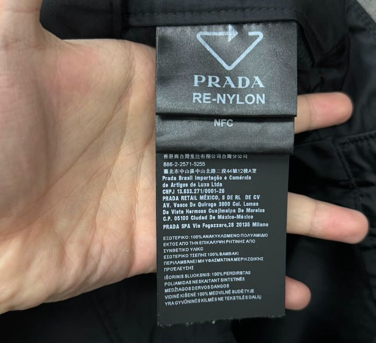 Prada Prada Re-Nylon Triangle Logo Shorts Size 46 Size US 30 / EU 46 - 5 Thumbnail