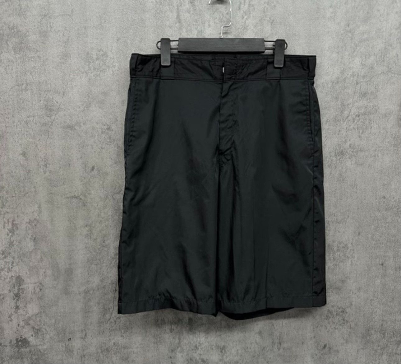Prada Prada Re-Nylon Triangle Logo Shorts Size 46 Size US 30 / EU 46 - 4 Thumbnail